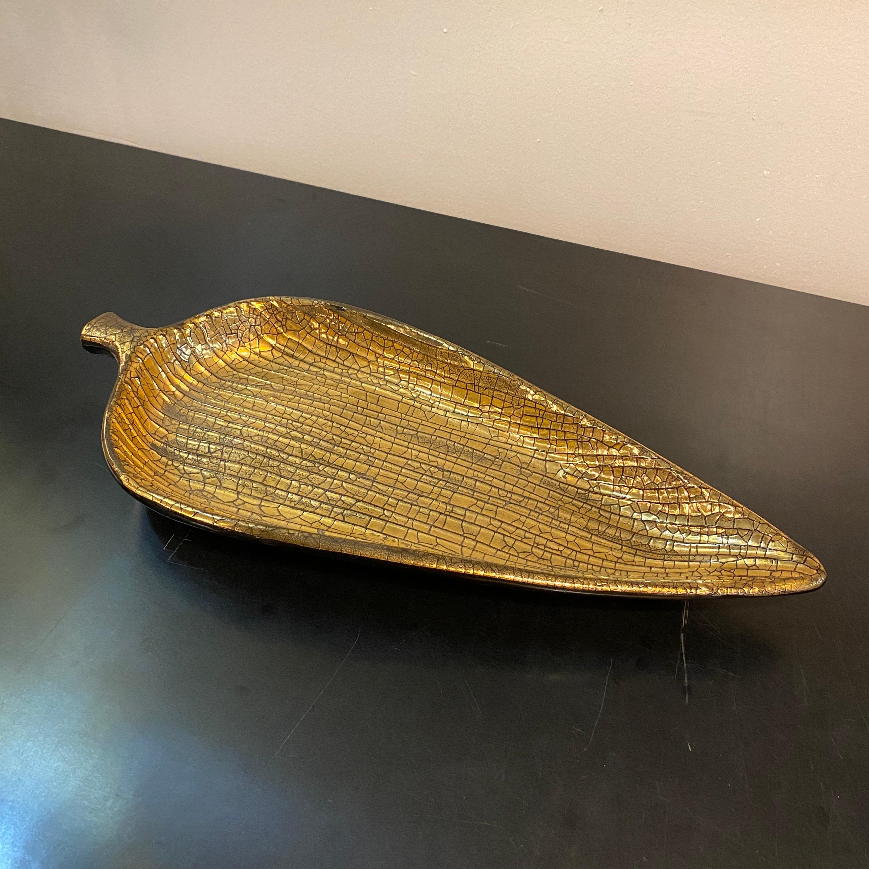 Mid-Century Modern Italian Gilt Art Pottery Leaf Tray In Good Condition For Sale In Brooklyn, NY