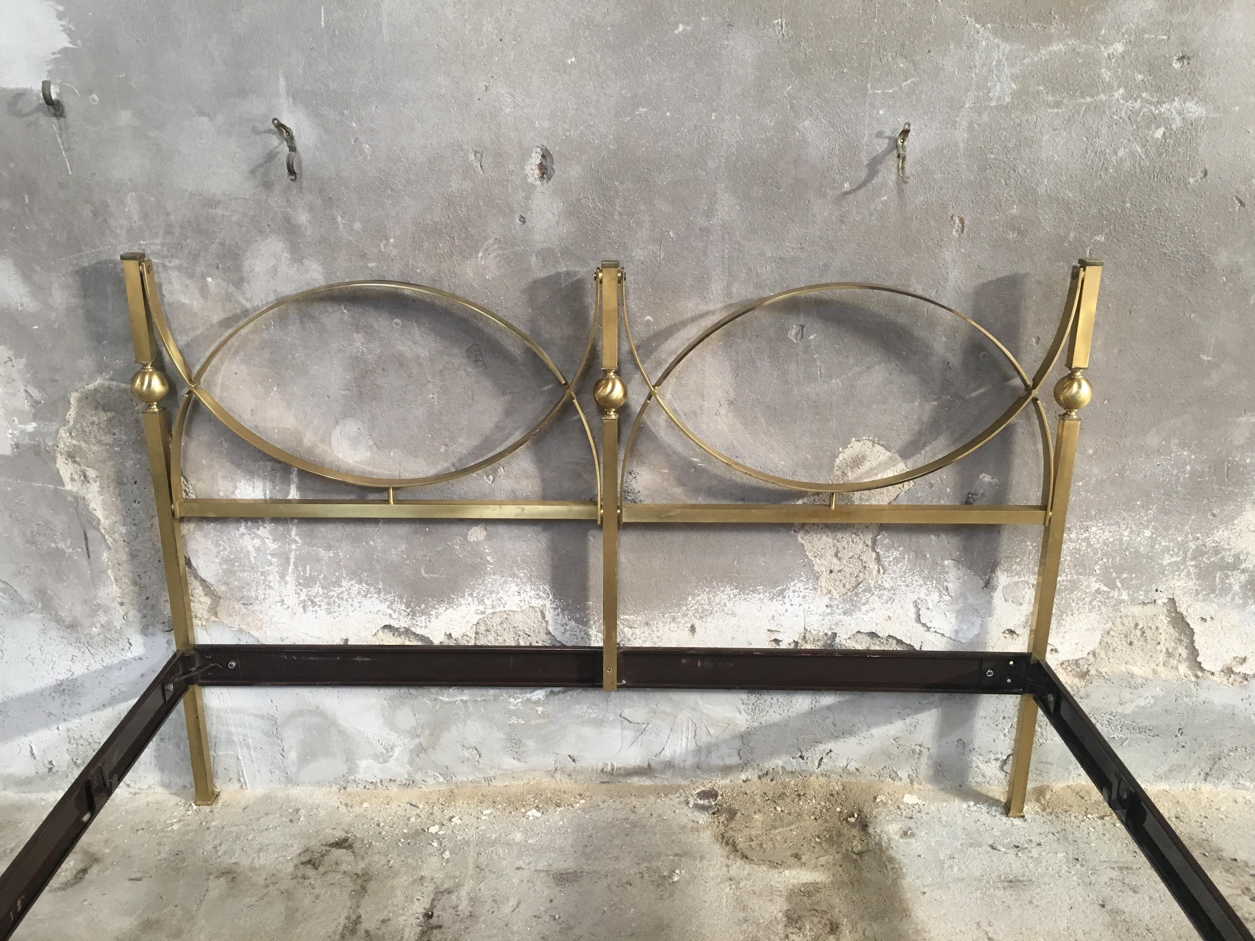 Mid-20th Century Mid-Century Modern Italian Gilt Brass Double Bed with Lacquered Structure, 1960s For Sale