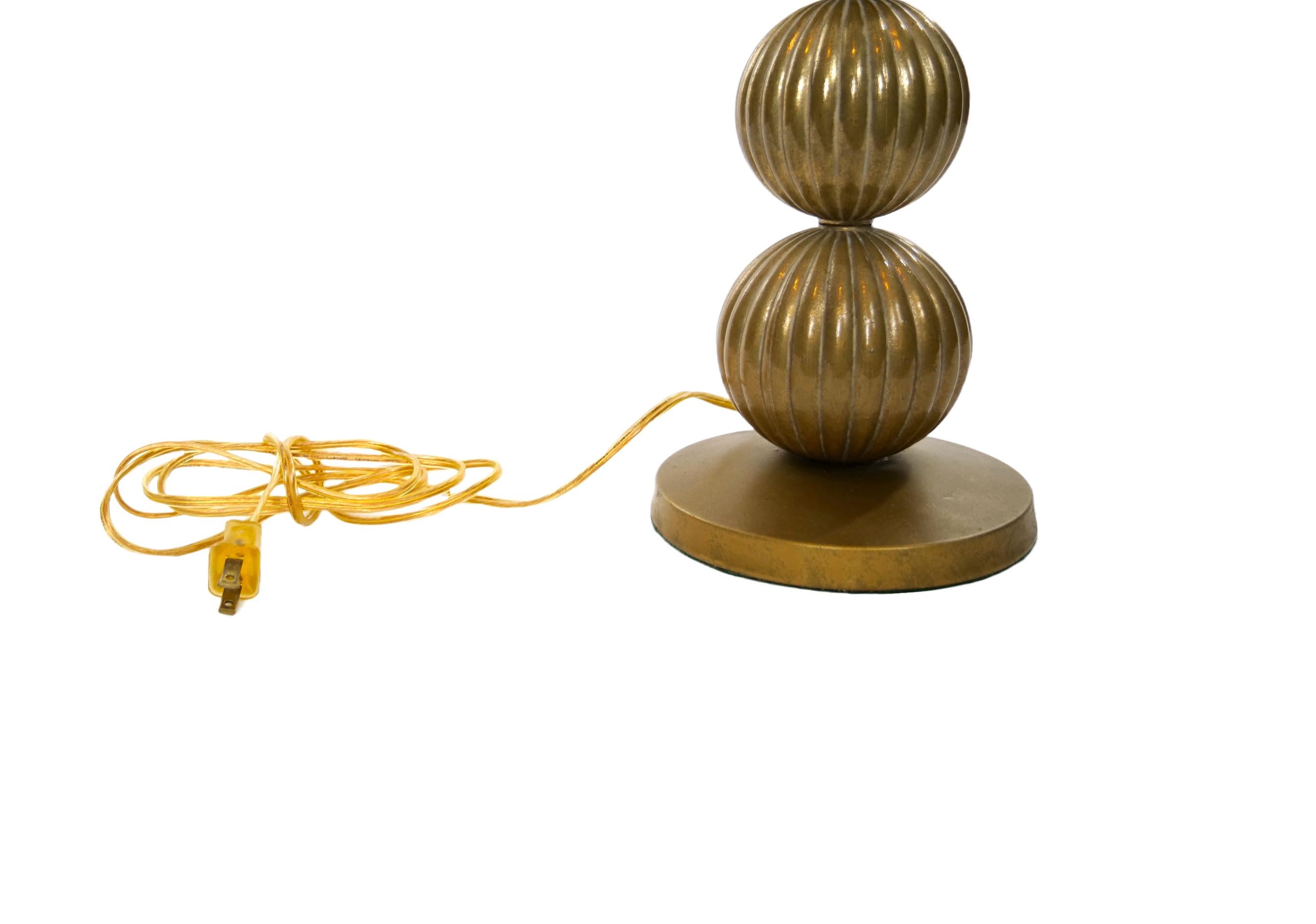 Lampada da tavolo a coppia in ottone dorato della modernità di metà secolo in vendita 8