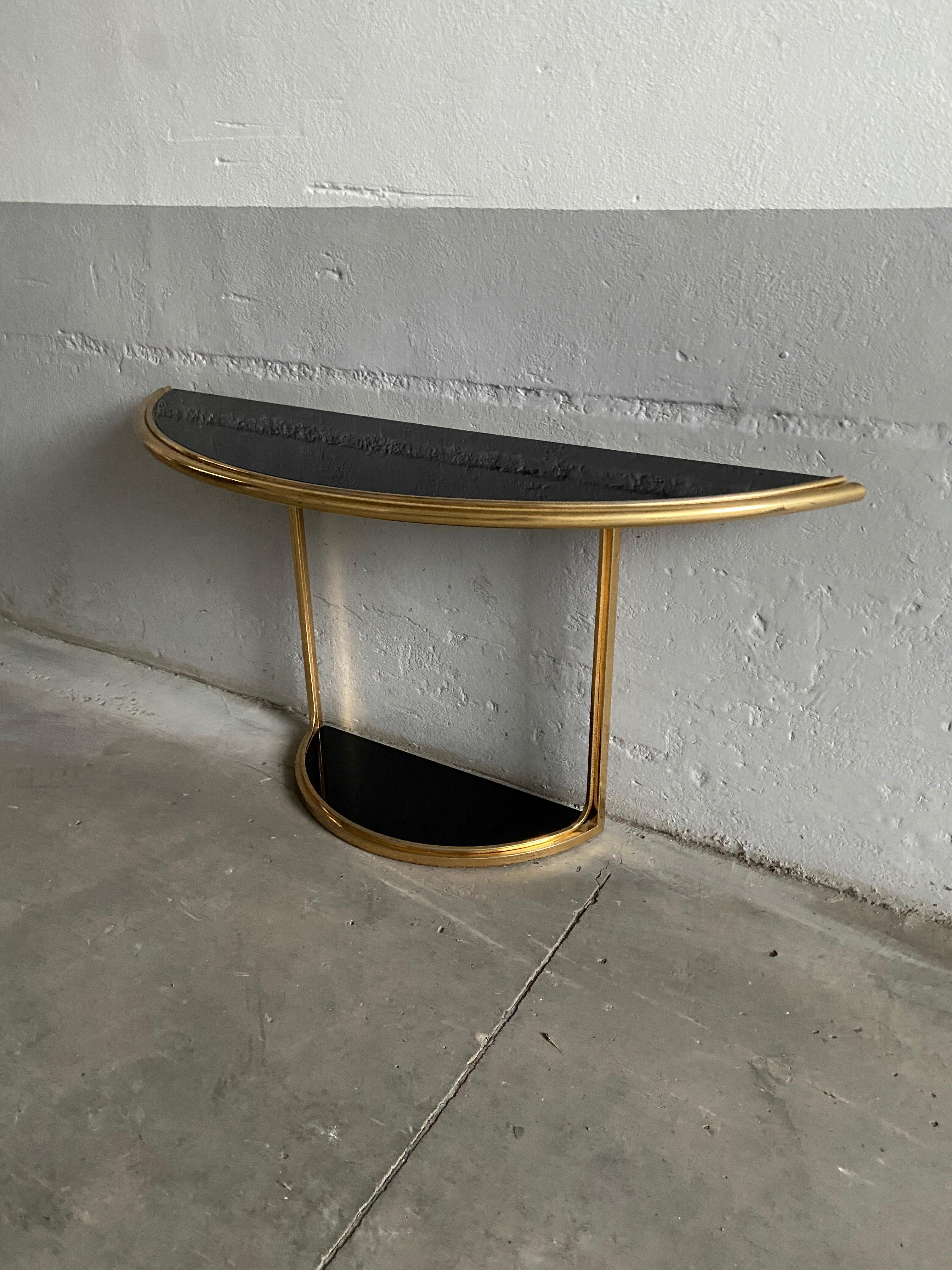 Mid-Century Modern Italian Gilt Metal Console Table with Black Glass, 1970s In Good Condition In Prato, IT