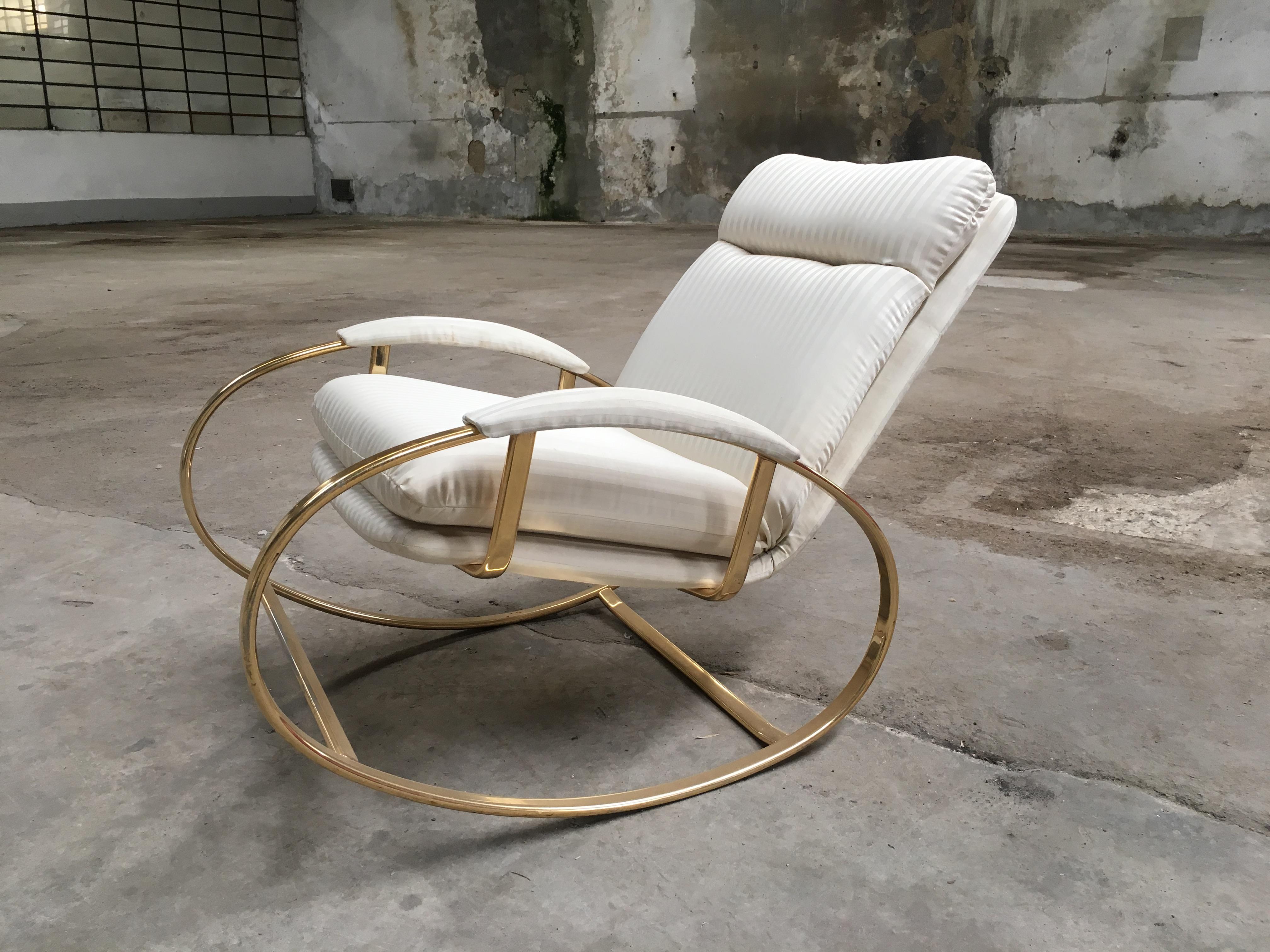 Mid-Century Modern Italian gilt metal lounge rocking chair with its original fabric, 1970s.