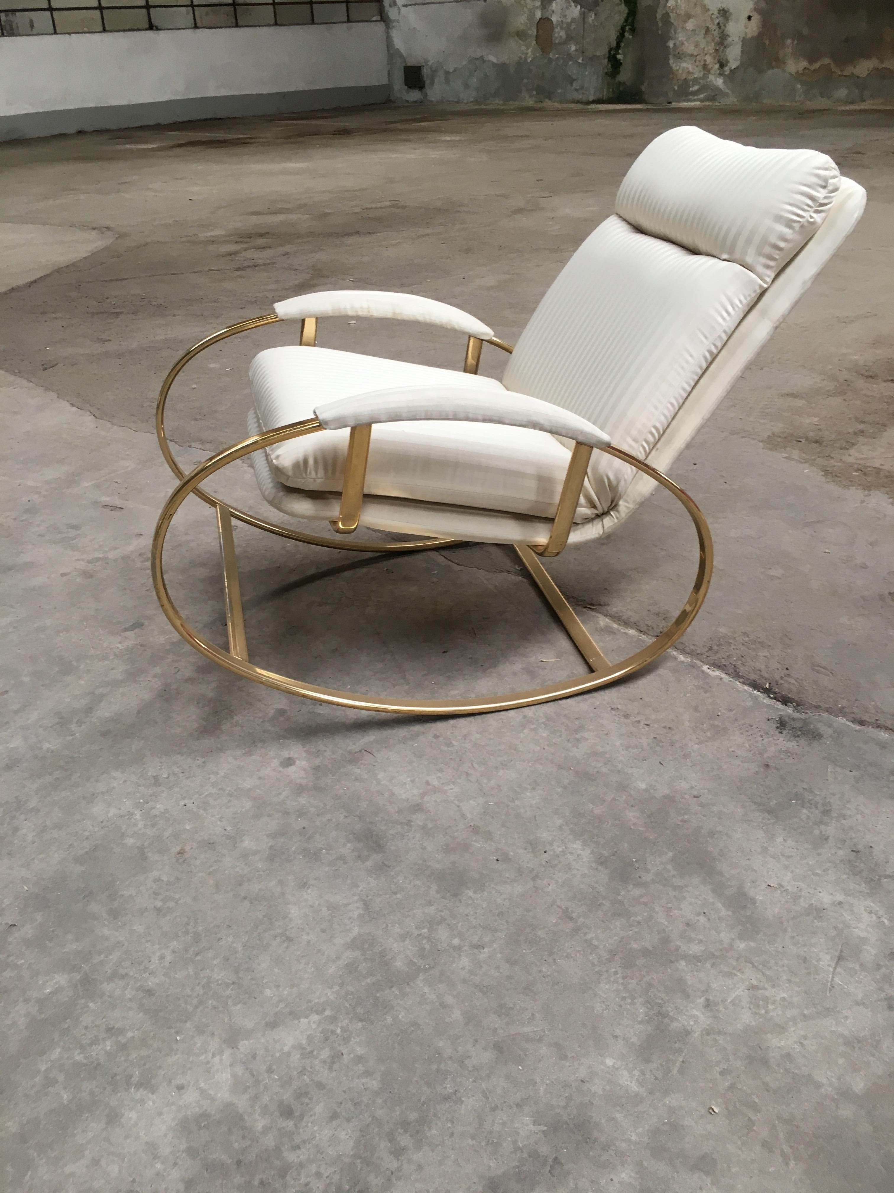 Mid-Century Modern Italian Gilt Metal Lounge Rocking Chair, 1970s In Good Condition In Prato, IT