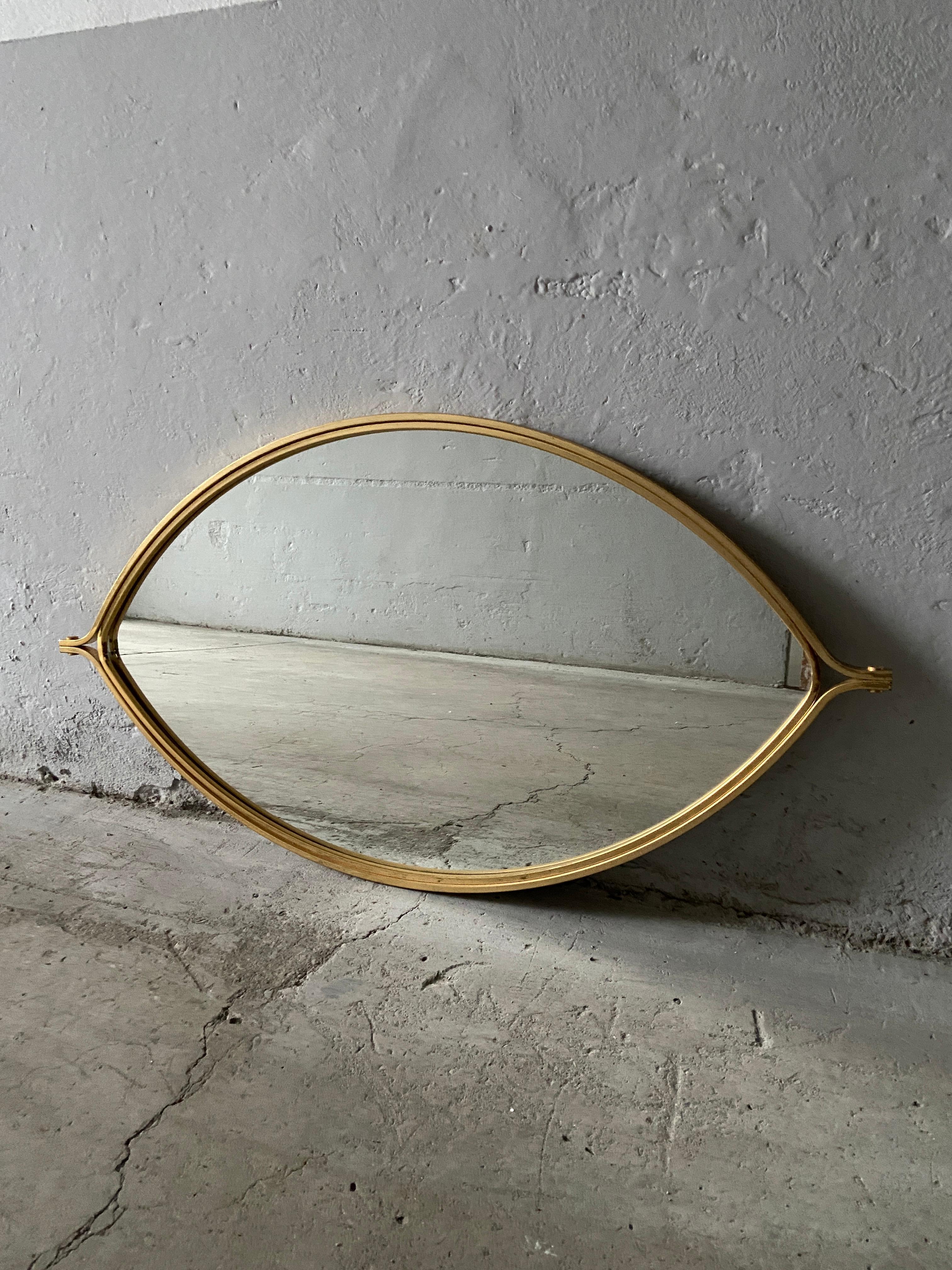 Mid-Century Modern Italian Gilt Metal Wall Mirror, 1970s In Good Condition In Prato, IT