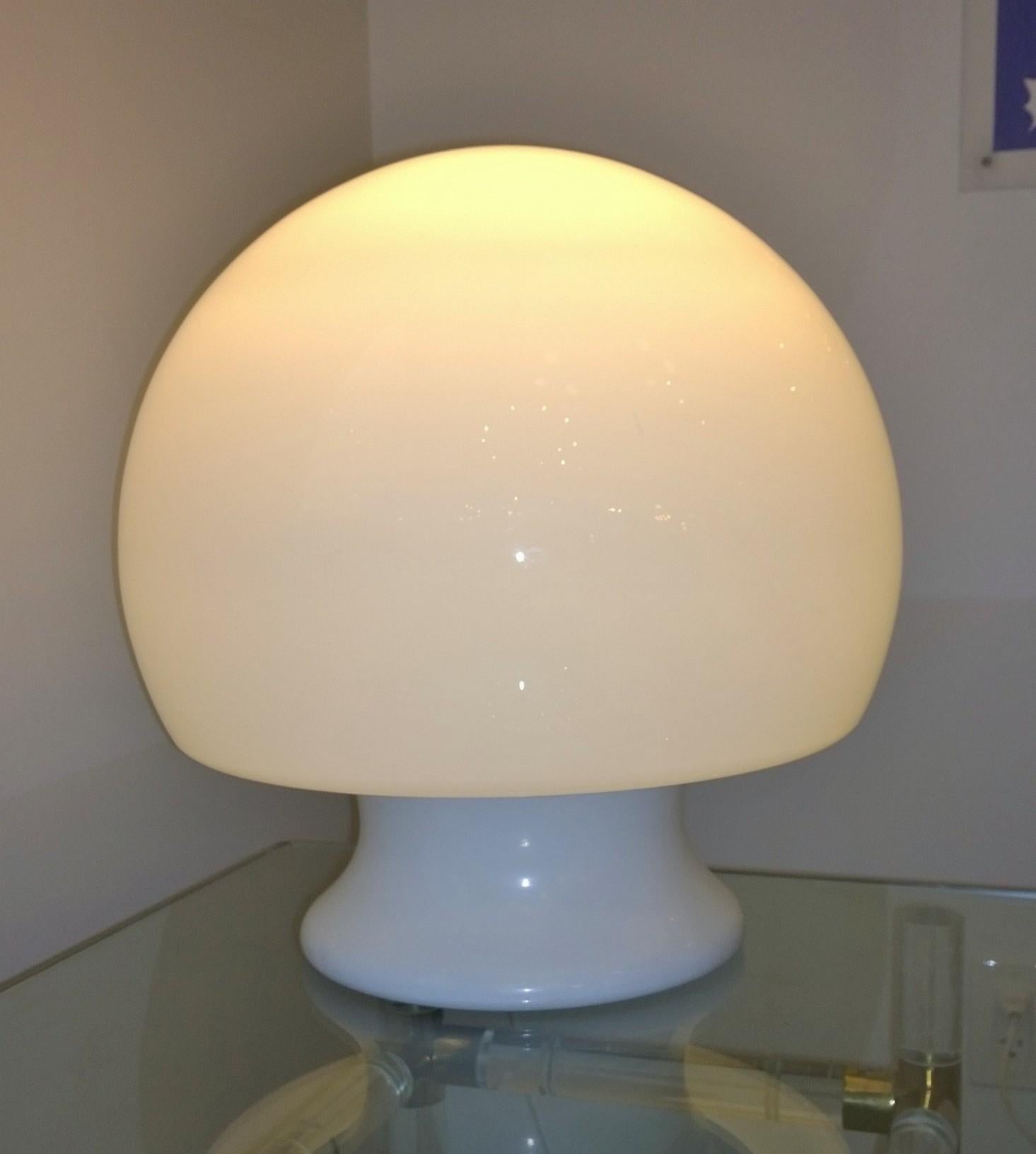 20th Century Mid-Century Modern Italian Gino Vistosi Style White Murano Glass Mushroom Lamp