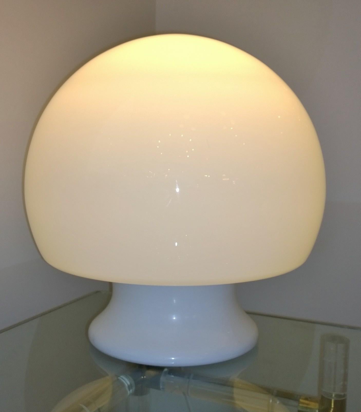 Blown Glass Mid-Century Modern Italian Gino Vistosi Style White Murano Glass Mushroom Lamp
