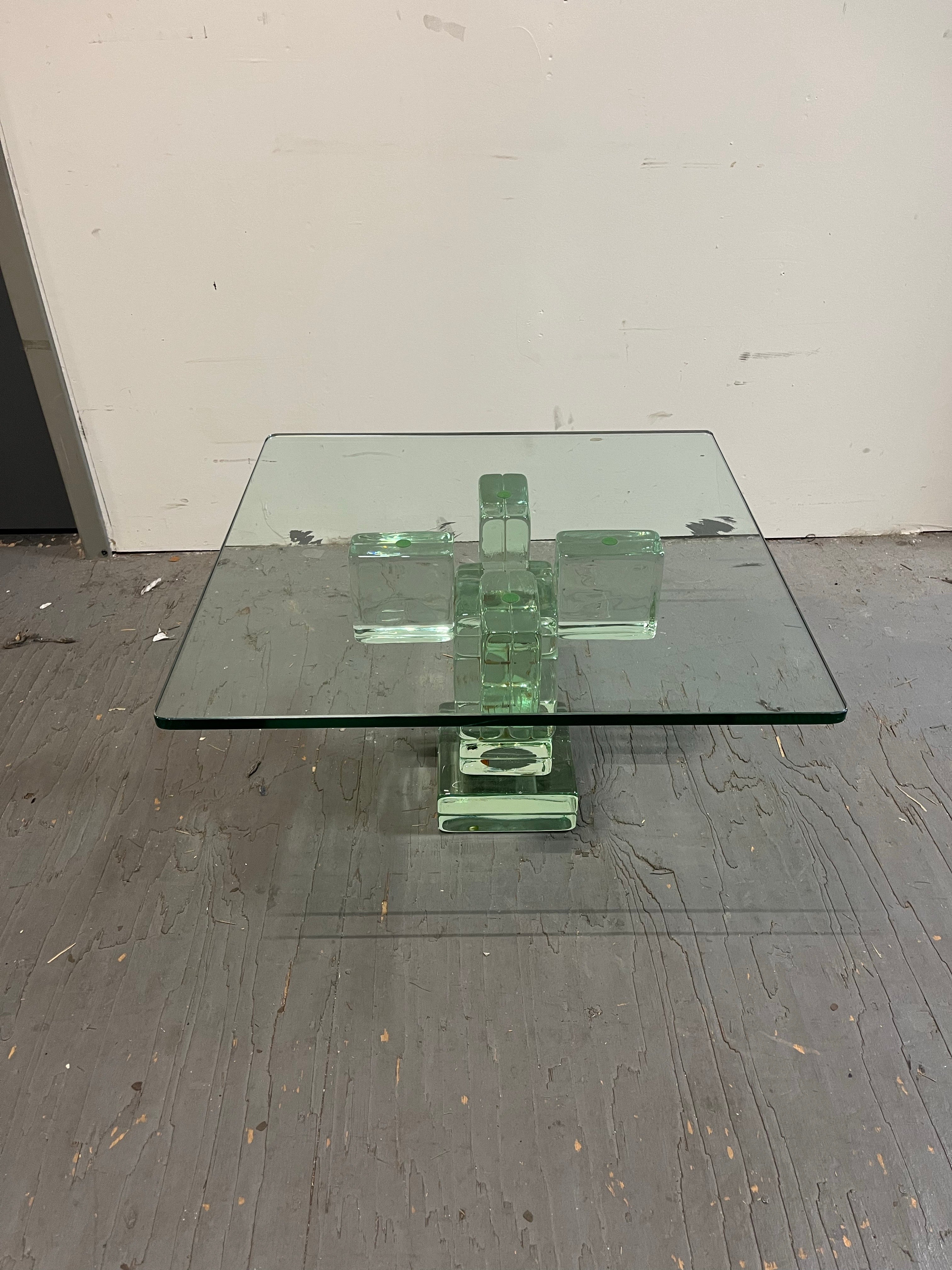 Moderner italienischer Glasblocktisch aus der Jahrhundertmitte (Brutalismus)