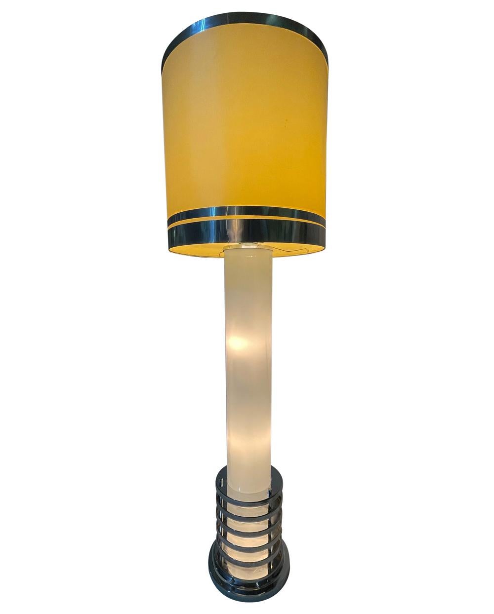 Mid-Century Modern Italian Glass Floor Lamp in Art Deco Form For Sale 1