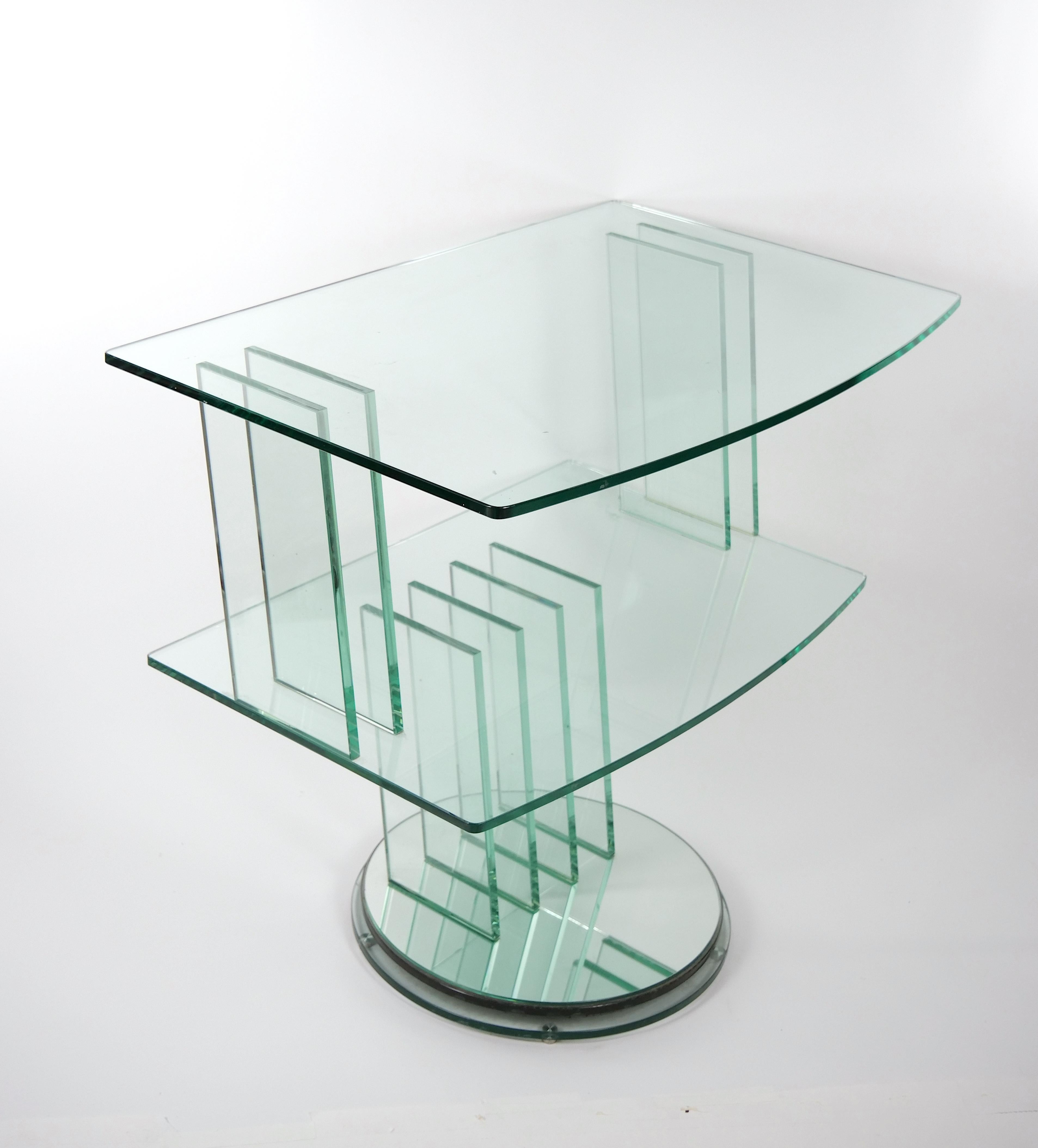 Mid Century Modern Italian Glass Shelves / Mirrored Base Swivel Bar Cart For Sale 3