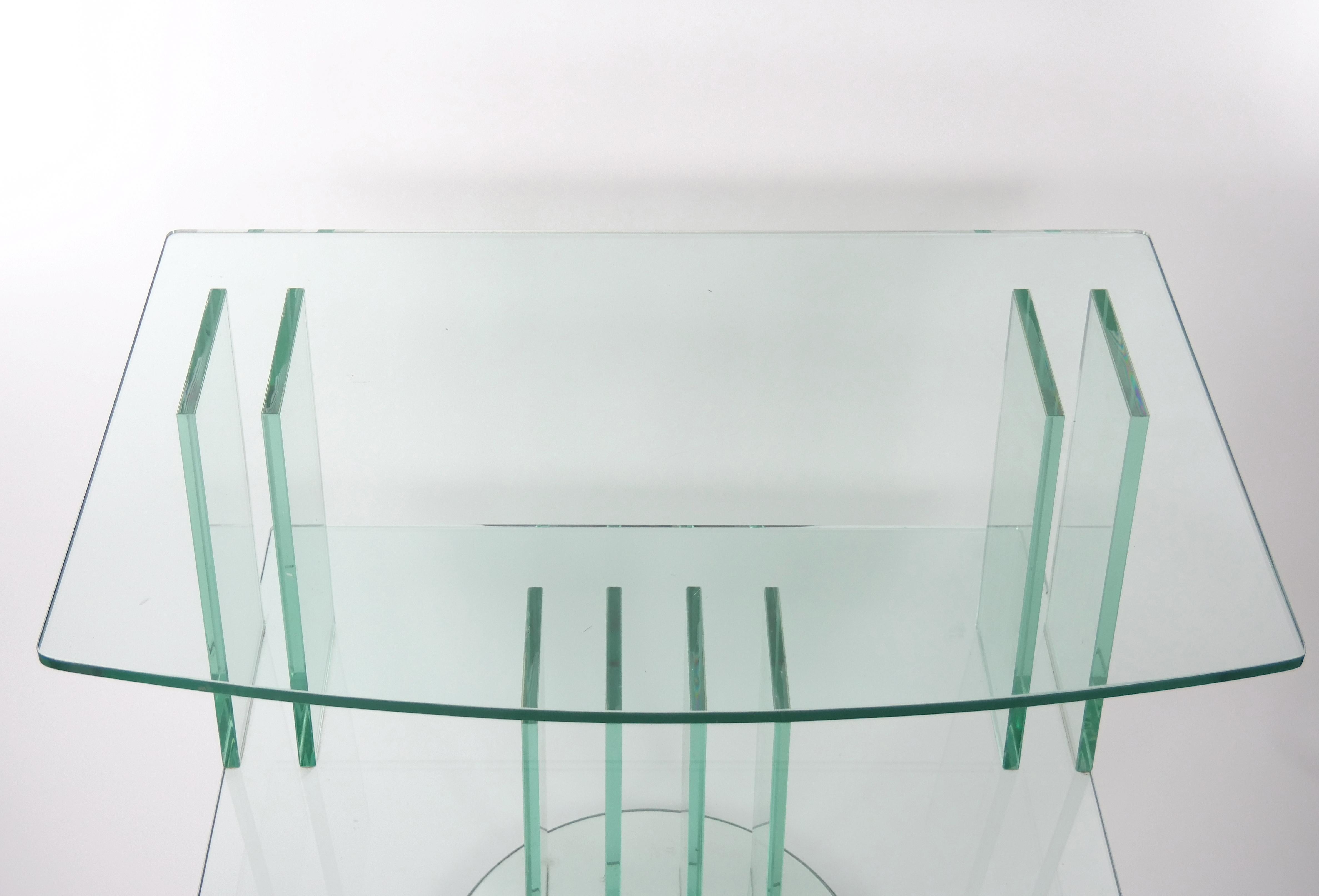 20th Century Mid Century Modern Italian Glass Shelves / Mirrored Base Swivel Bar Cart For Sale