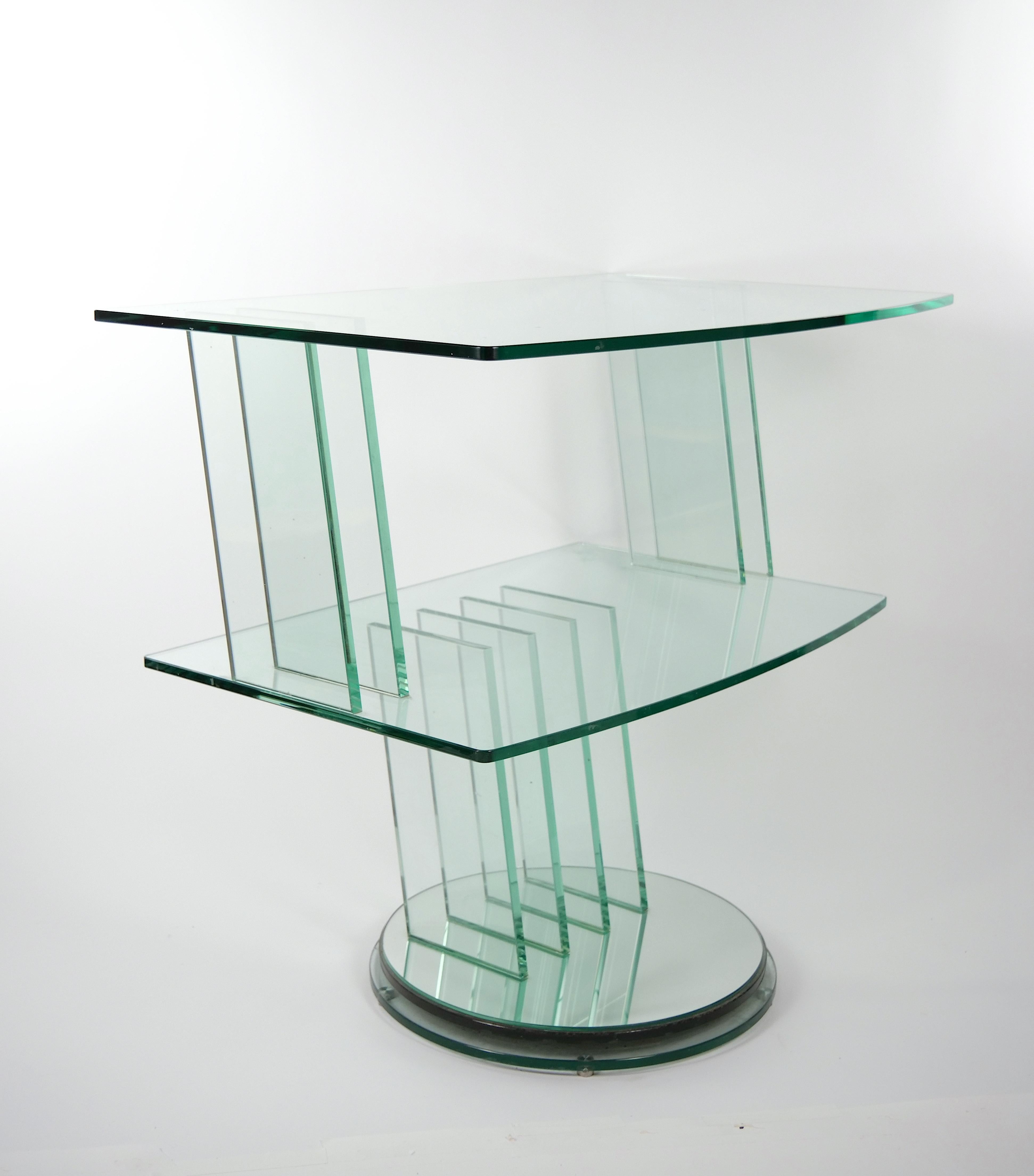 Mid Century Modern Italian Glass Shelves / Mirrored Base Swivel Bar Cart For Sale 2