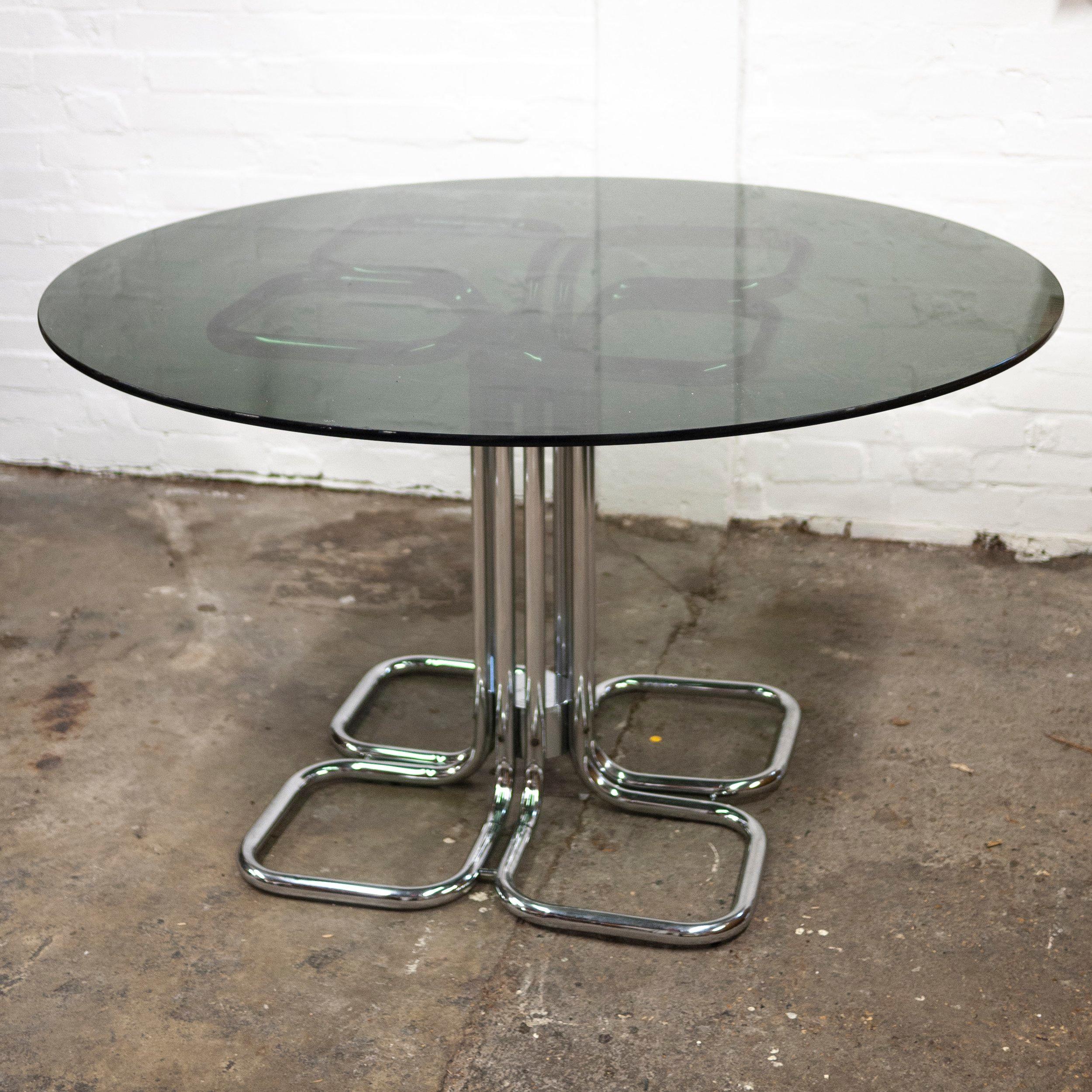 Mid-Century Modern Italian Glass Smoked Top Dining Table by Giotto Stoppino In Good Condition For Sale In Chesham, GB