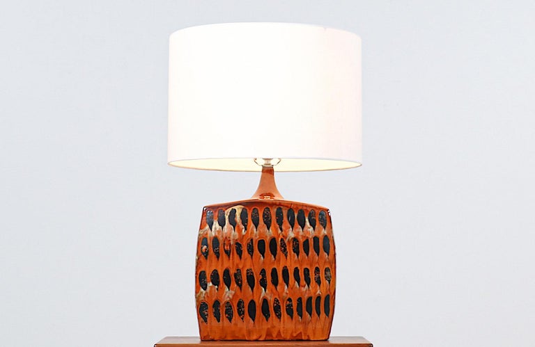 Mid-Century Modern Italian Glazed Ceramic Table Lamp In Excellent Condition For Sale In Los Angeles, CA