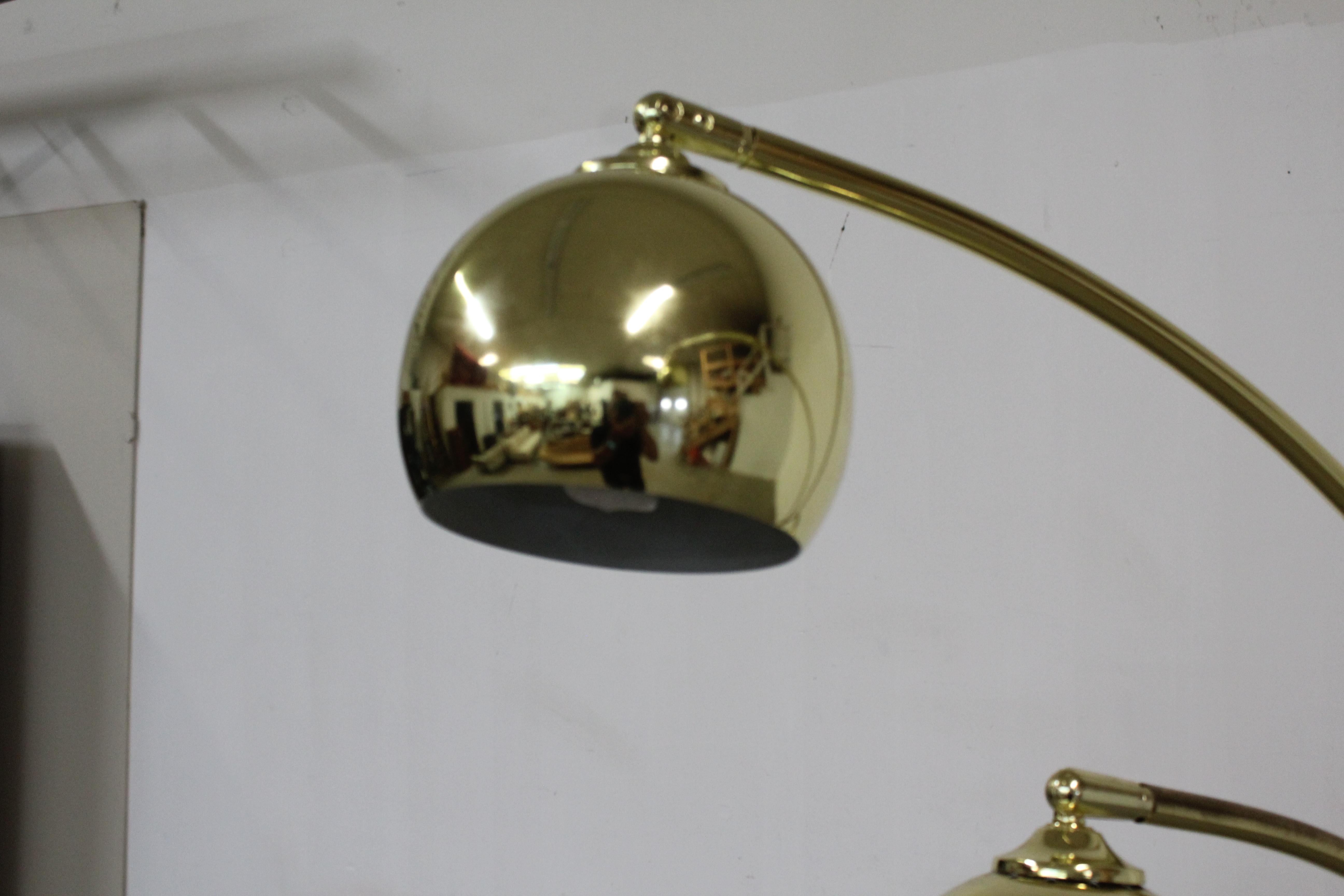 Mid-Century Modern Italian Gold Chrome & Marble Guzzini Style Arc Floor Lamp In Good Condition For Sale In Wilmington, DE
