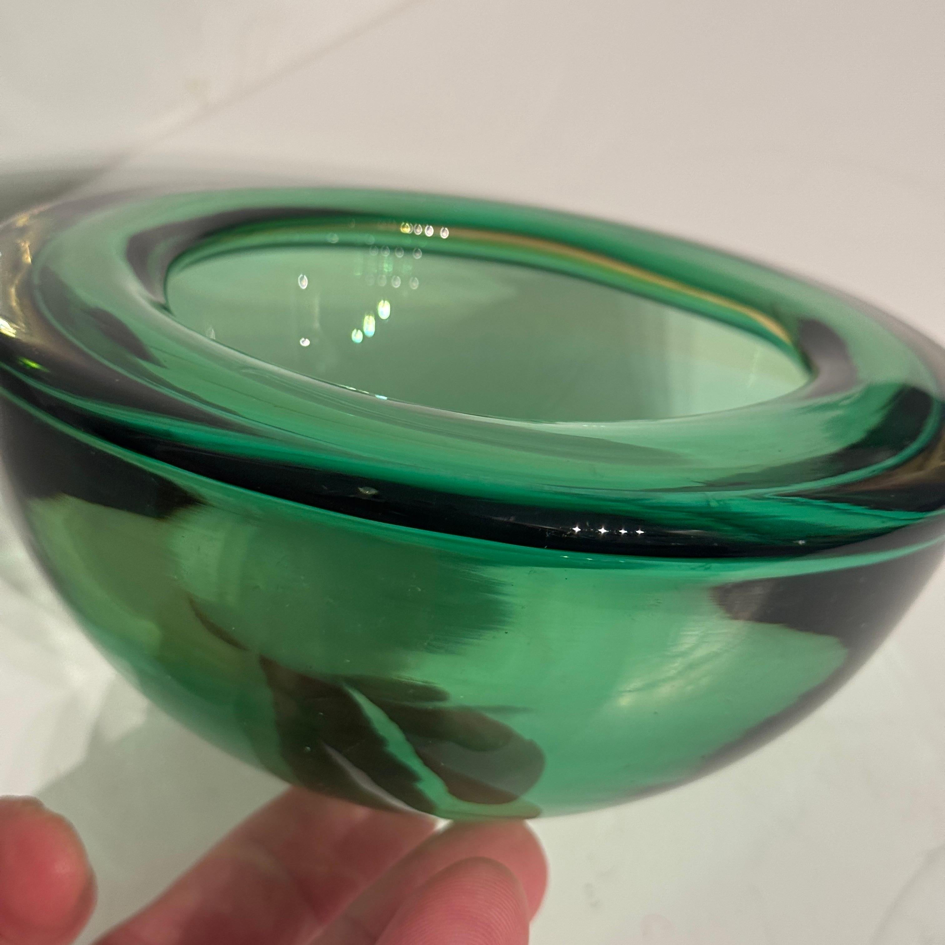 Italienische Schale/Skulptur aus grünem Kunstglas, Mid-Century Modern 5