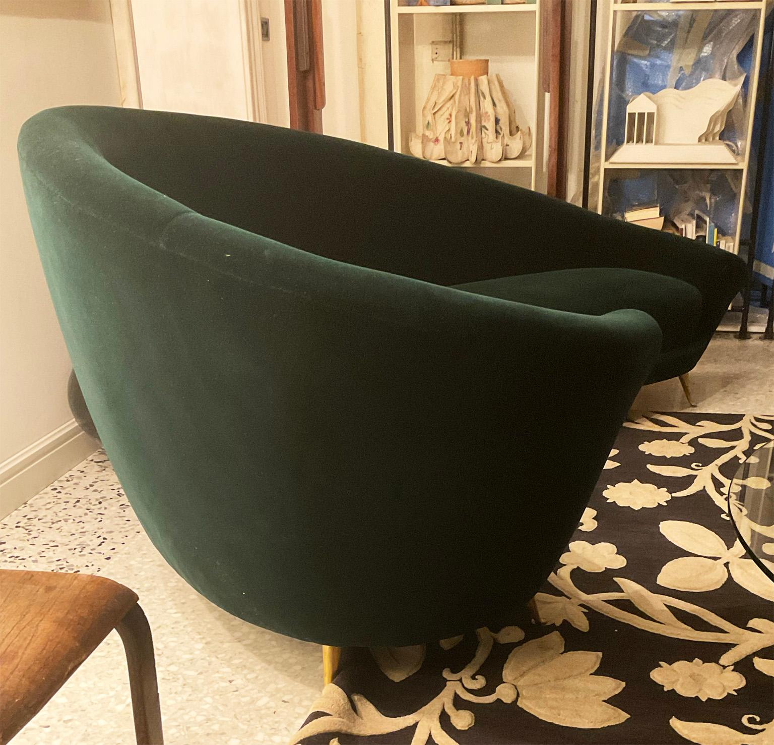 Mid Century Italian ‘50s original ISA GreenVelvet Curved Sofa, Shipping Included For Sale 4