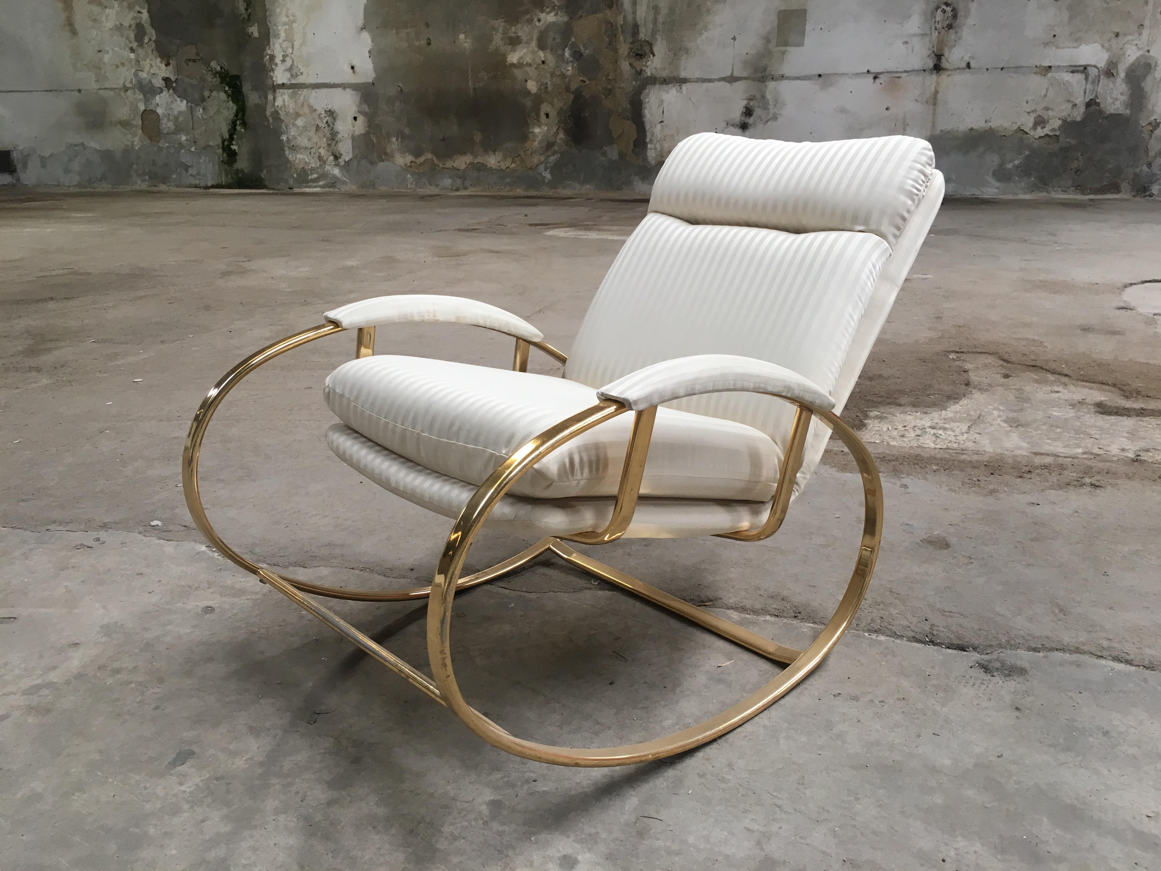 Mid-Century Modern Italian Guido Faleschini gilt metal lounge rocking chair with its original fabric upholstery, 1970s
This rocking chair is in really good vintage conditions. Wear consistent with age and use.
Quotation for a new upholstery on