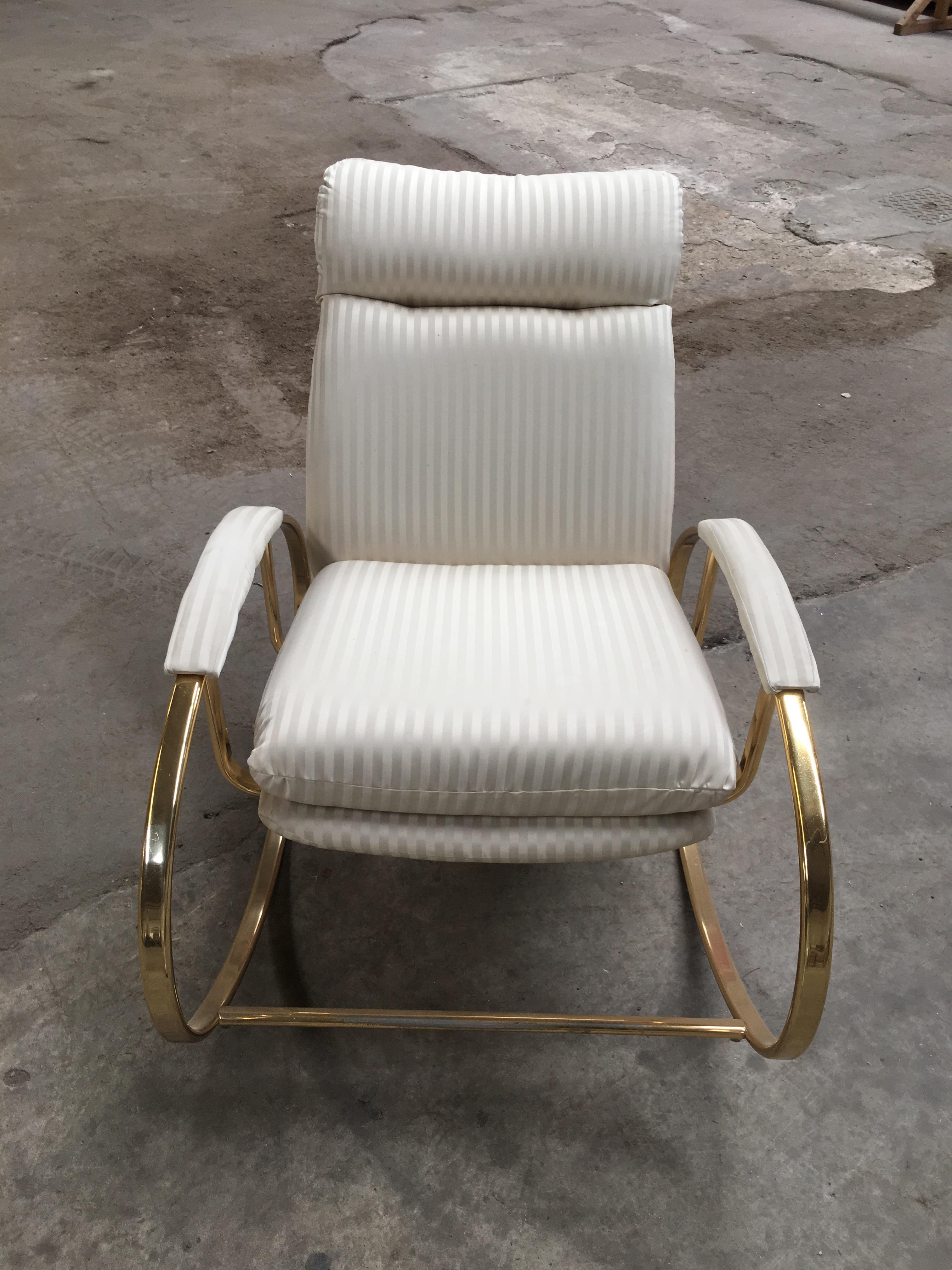 Late 20th Century Mid-Century Modern Italian Guido Faleschini Gilt Metal Lounge Rocking Chair For Sale