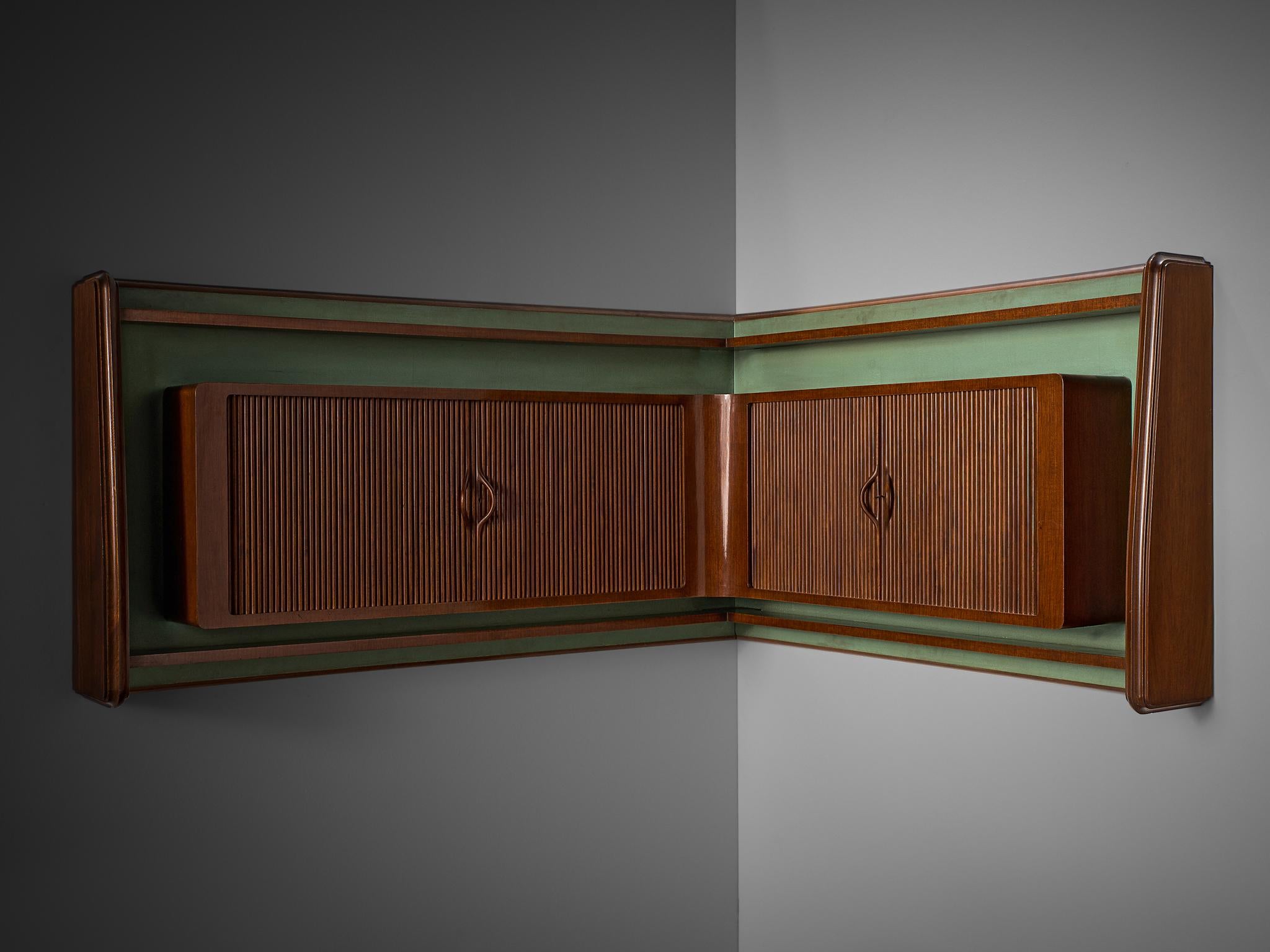 Mid-Century Modern Italian Home Bar With Cabinet and Stools in Walnut In Good Condition For Sale In Waalwijk, NL