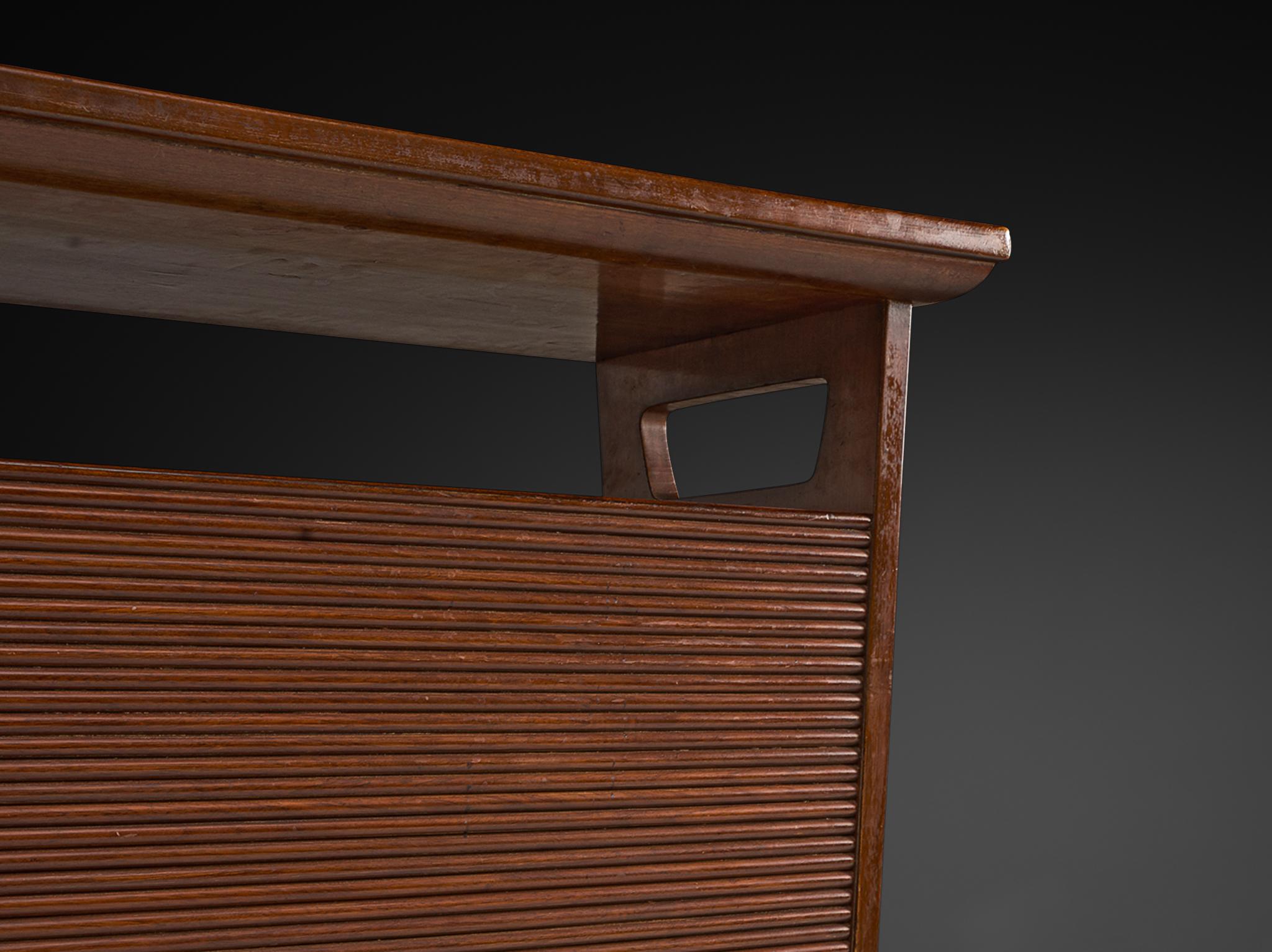 Mid-Century Modern Italian Home Bar With Cabinet and Stools in Walnut For Sale 1