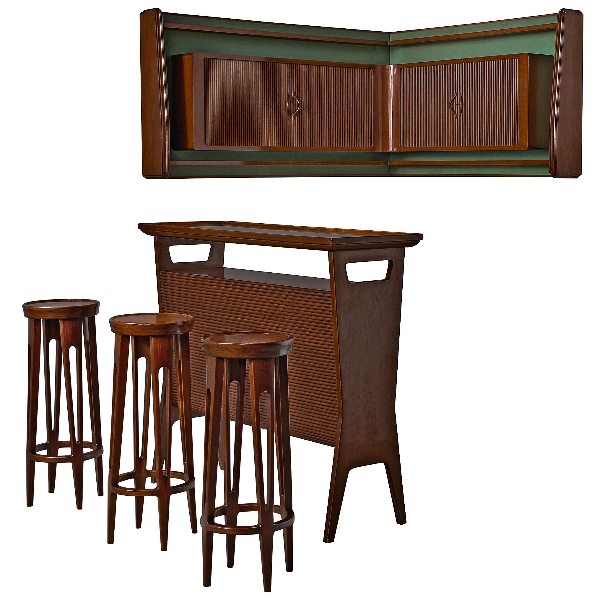 The Moderns Modernity Italian Home Bar with Cabinet and Stools in Walnut (bar de maison italien du milieu du siècle dernier avec meuble et tabourets en noyer)