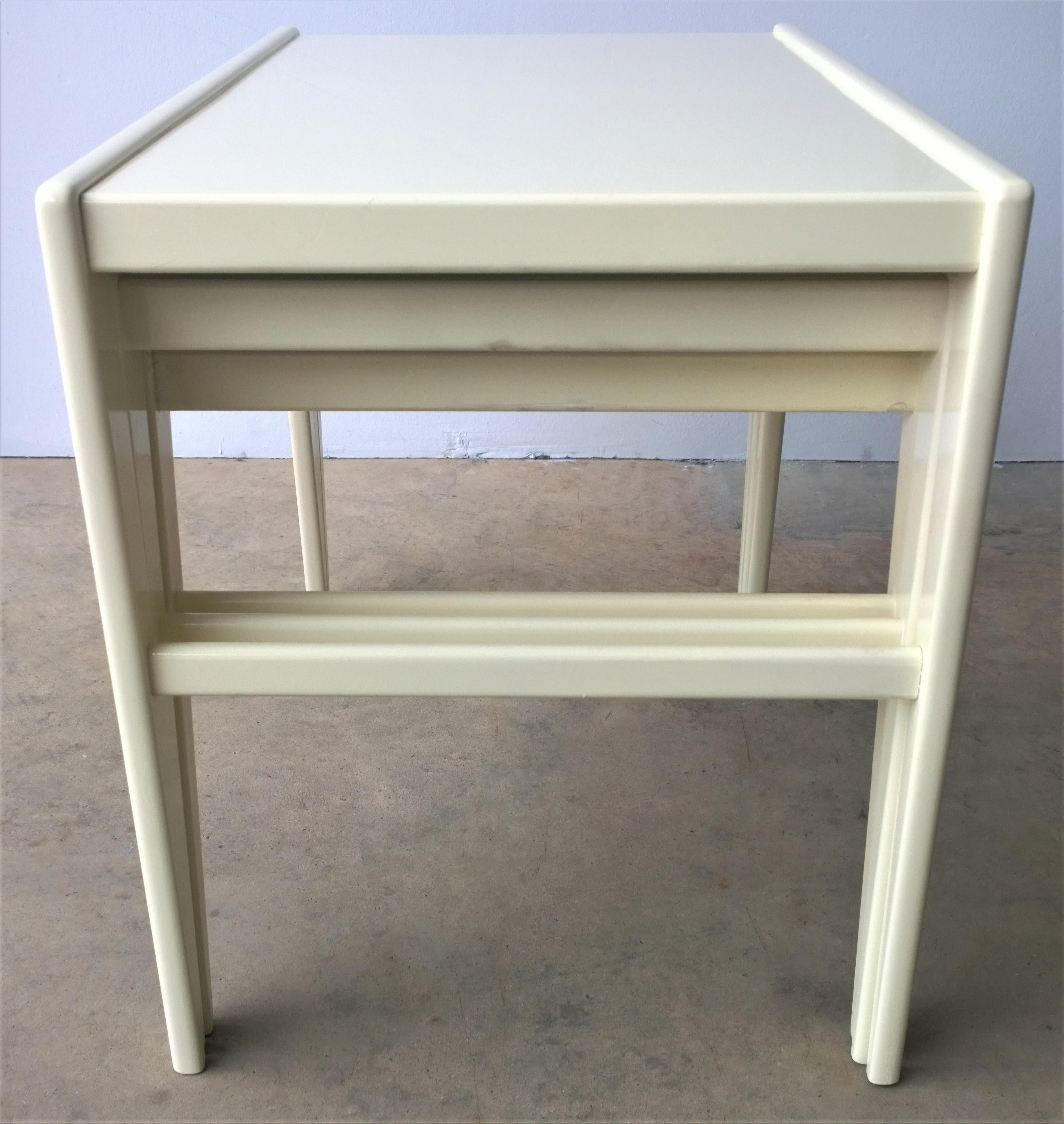 Ico Parisi / Singer & Son New Lacquer in Creamy White Wood S/3 Stacking Tables For Sale 1