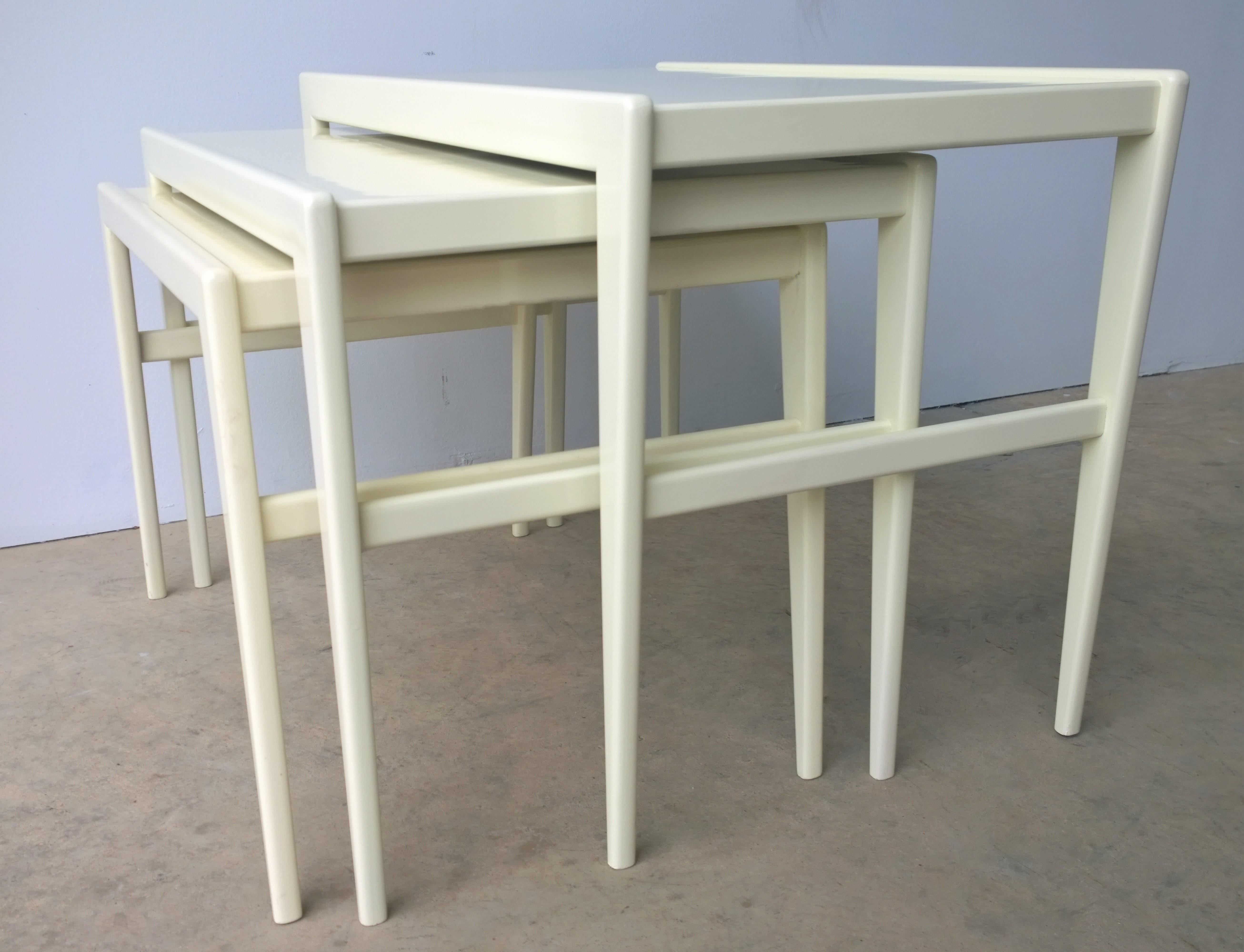 Ico Parisi / Singer & Son New Lacquer in Creamy White Wood S/3 Stacking Tables For Sale 7