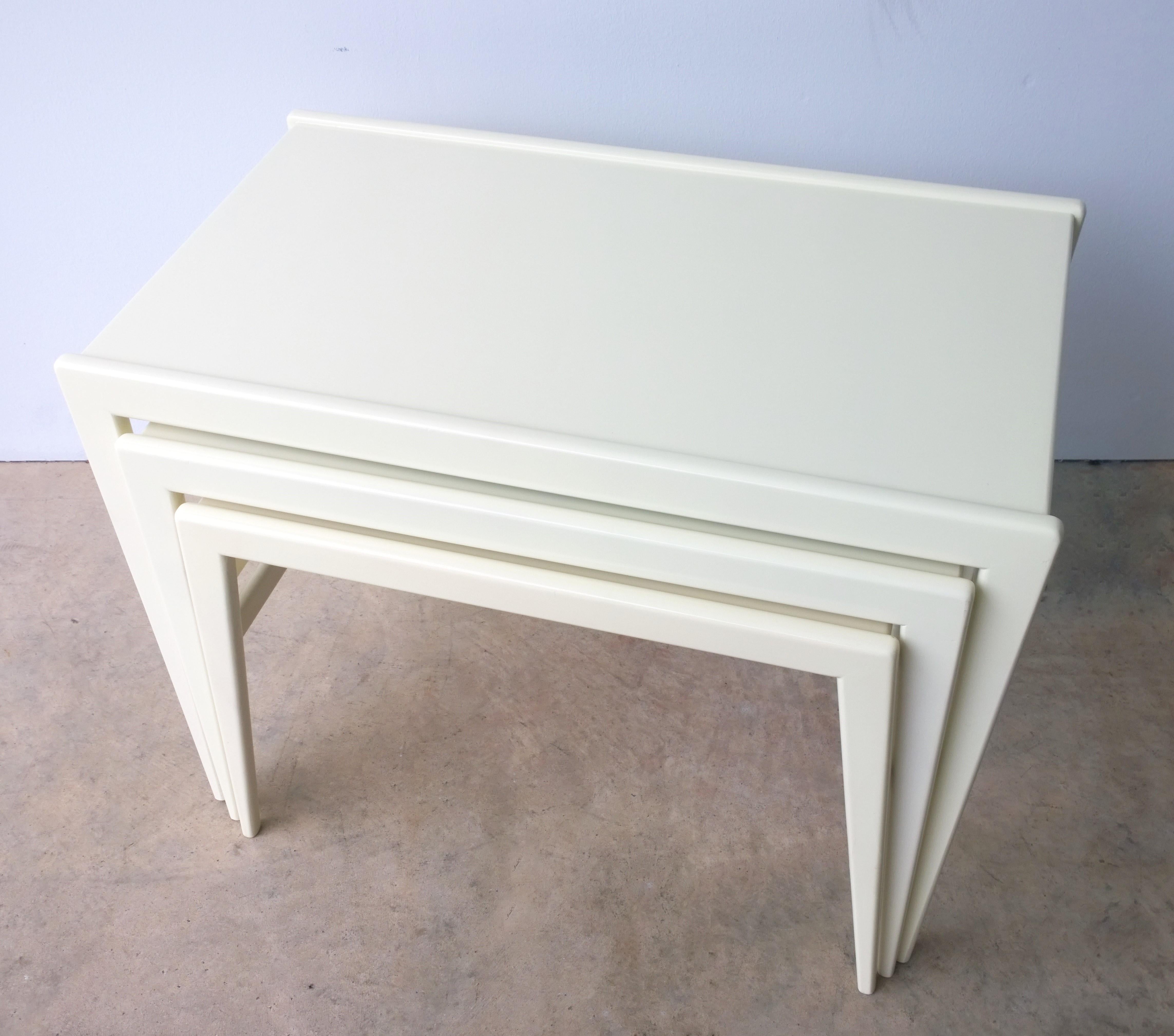 Mid-Century Modern Ico Parisi / Singer & Son New Lacquer in Creamy White Wood S/3 Stacking Tables For Sale