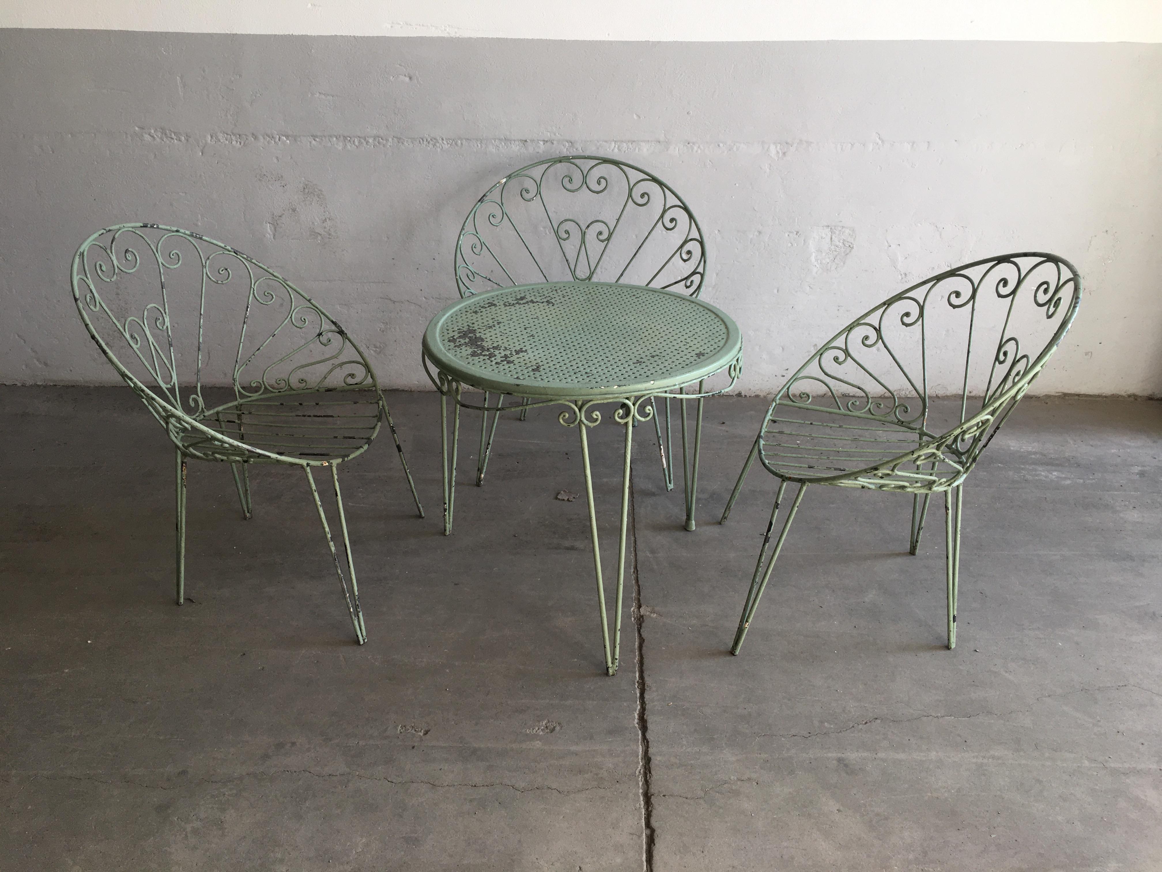 Mid-Century Modern Italian iron painted garden set, 1960s
The set consist in 1 table and 4 chairs
Measurements: Table D. cm. 64 x H. cm. 60 - Chairs cm. 67 x 57 x H. 77-35 each.