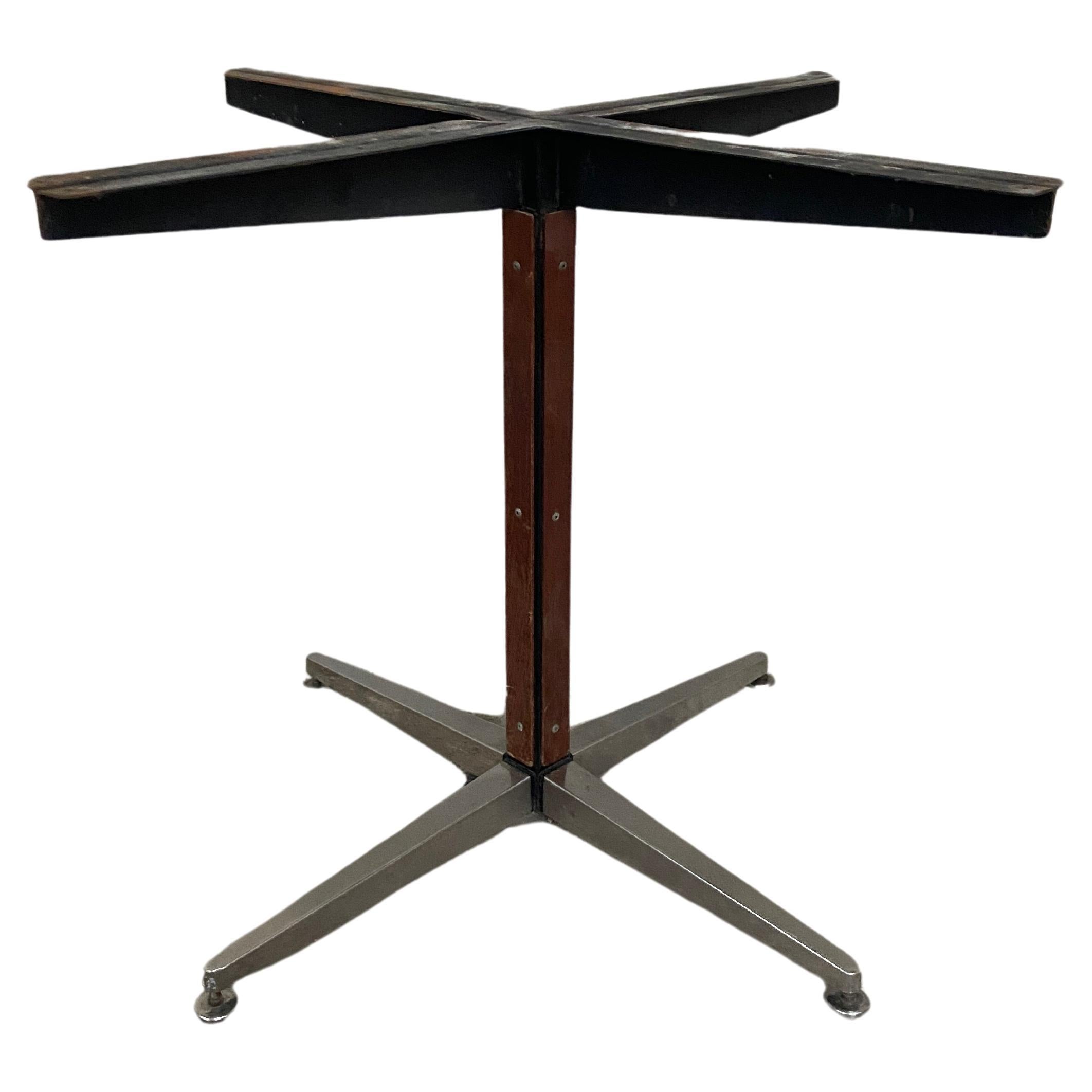 Base de table en fer italienne moderne du milieu du siècle avec pieds en aluminium (petite taille)