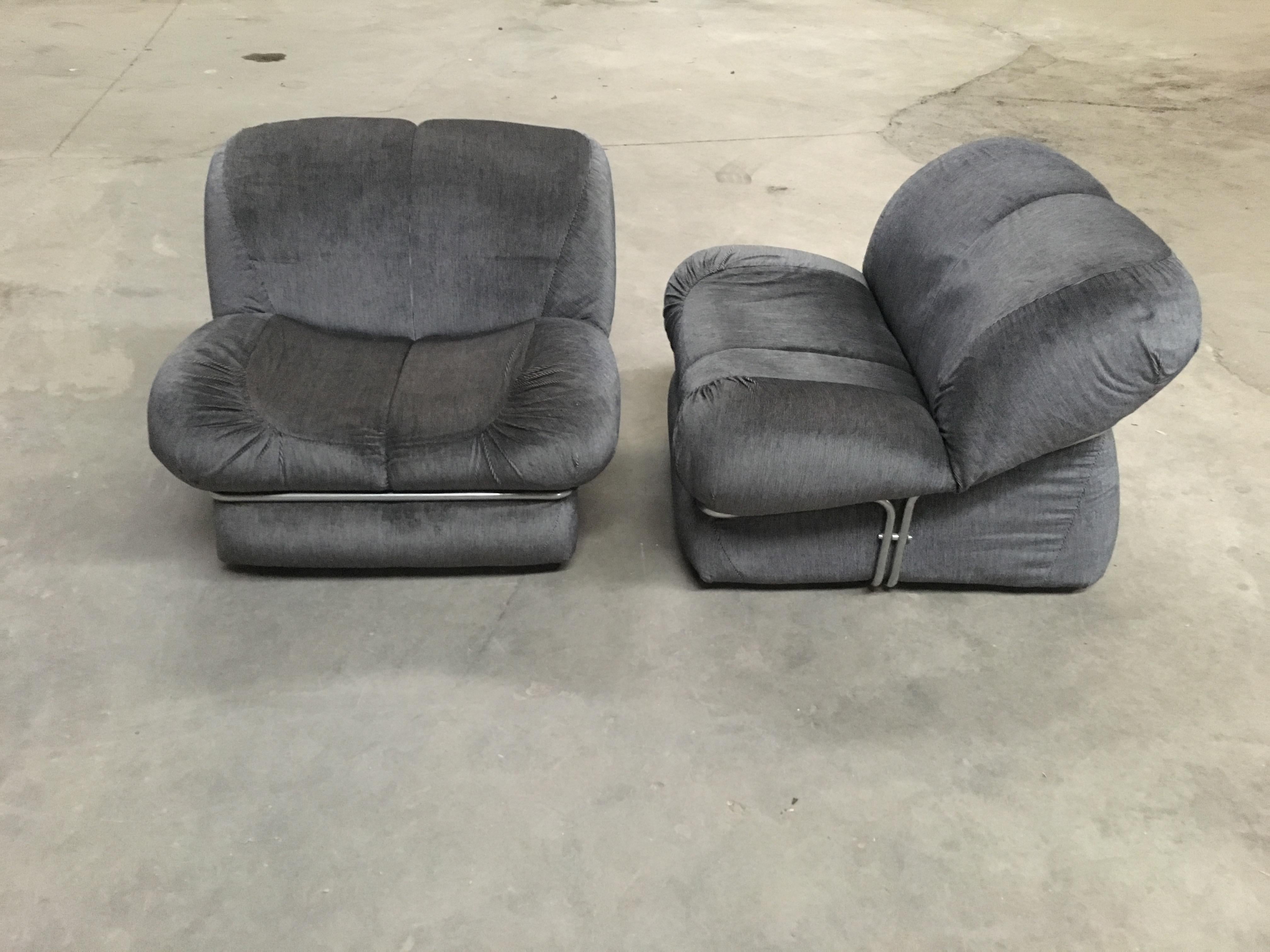 Mid-Century Modern pair of Italian armchairs with original upholstery and chrome structure. 1970s
The armchairs can be reupholstered on demand (to be quoted apart)