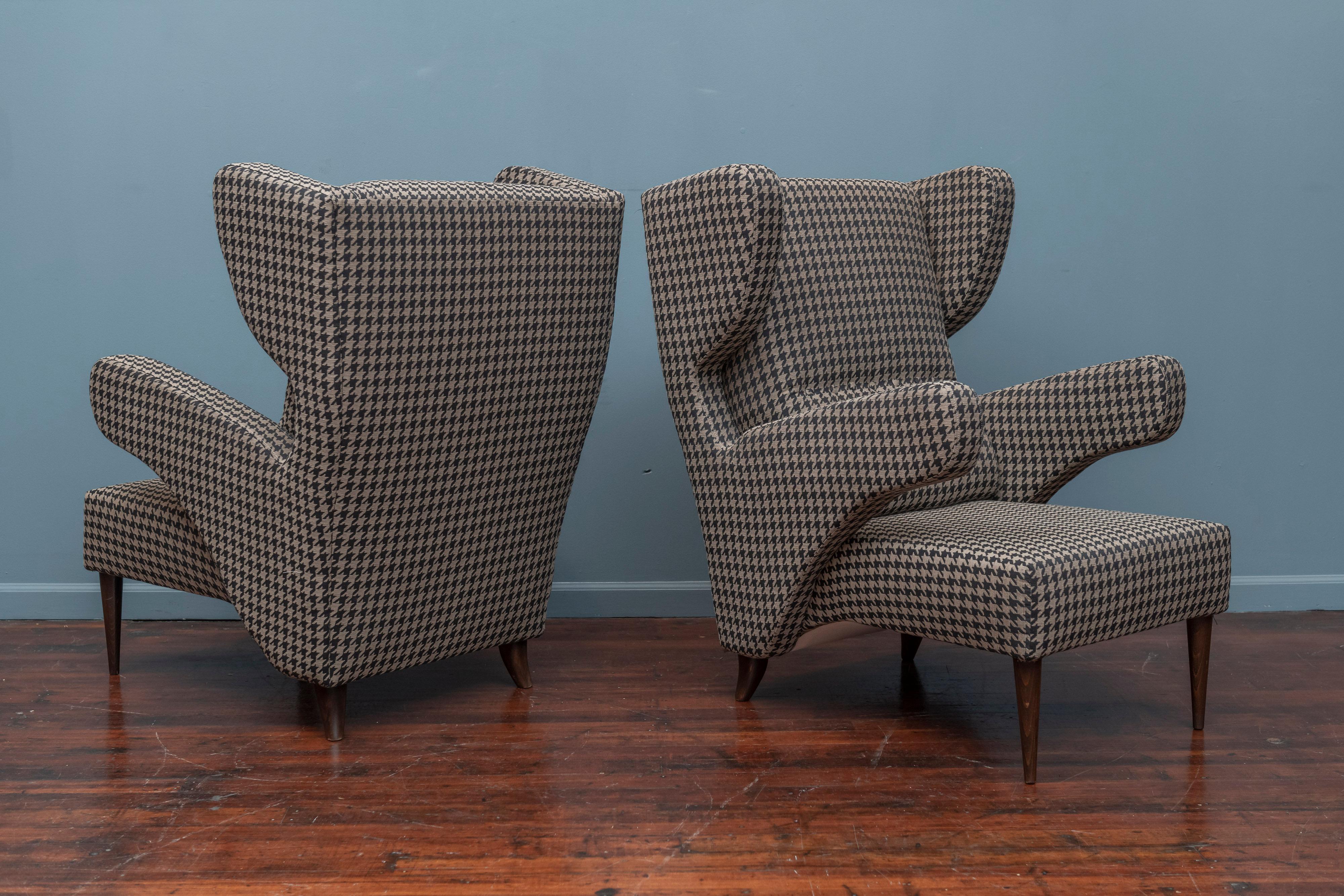 Mid-Century Modern Italian Large Lounge Chairs For Sale 1