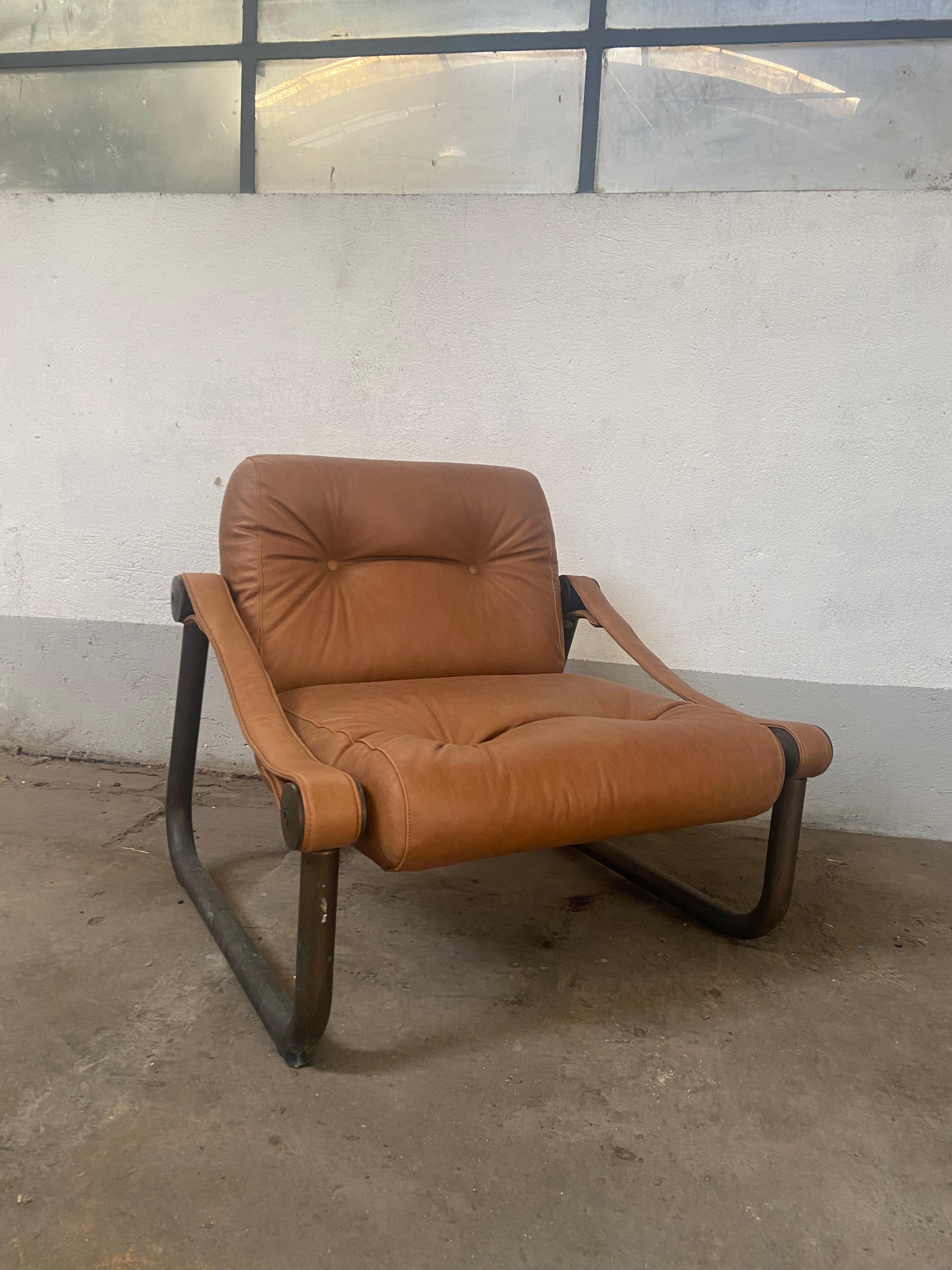 Mid-Century Modern Italian Leather and Burnished Brass Armchairs, 1970s In Good Condition In Prato, IT