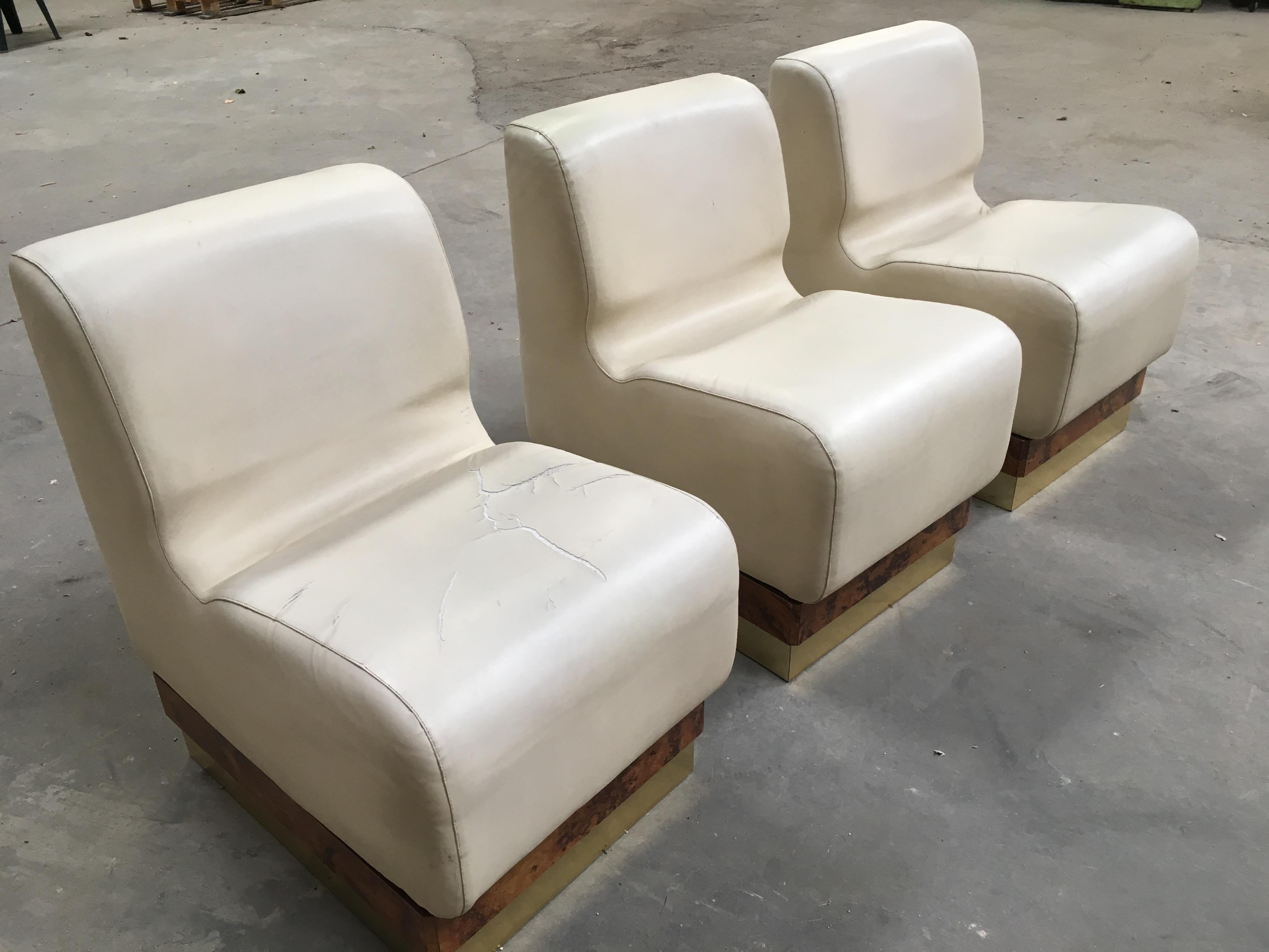 Mid-Century Modern Italian living room set consisting in three faux leather sectional armchairs with brass and briar-root basement in the style of Herman Miller.
The price refers to the vintage conditions of the set as shown in the photos.
Cost