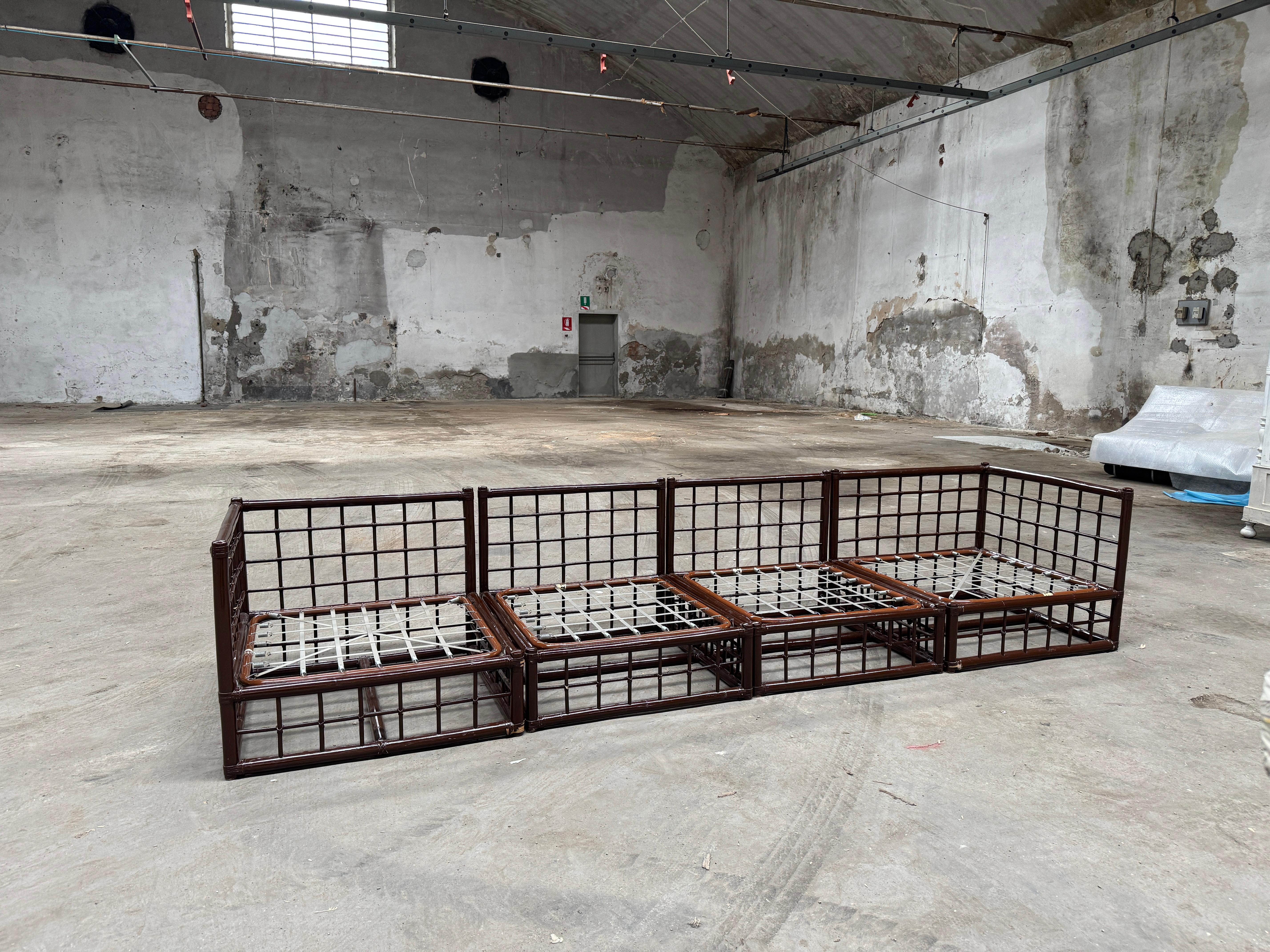 Mid-Century Modern Italian Living Room Set in  the style of Afra & Tobia Scarpa For Sale 4