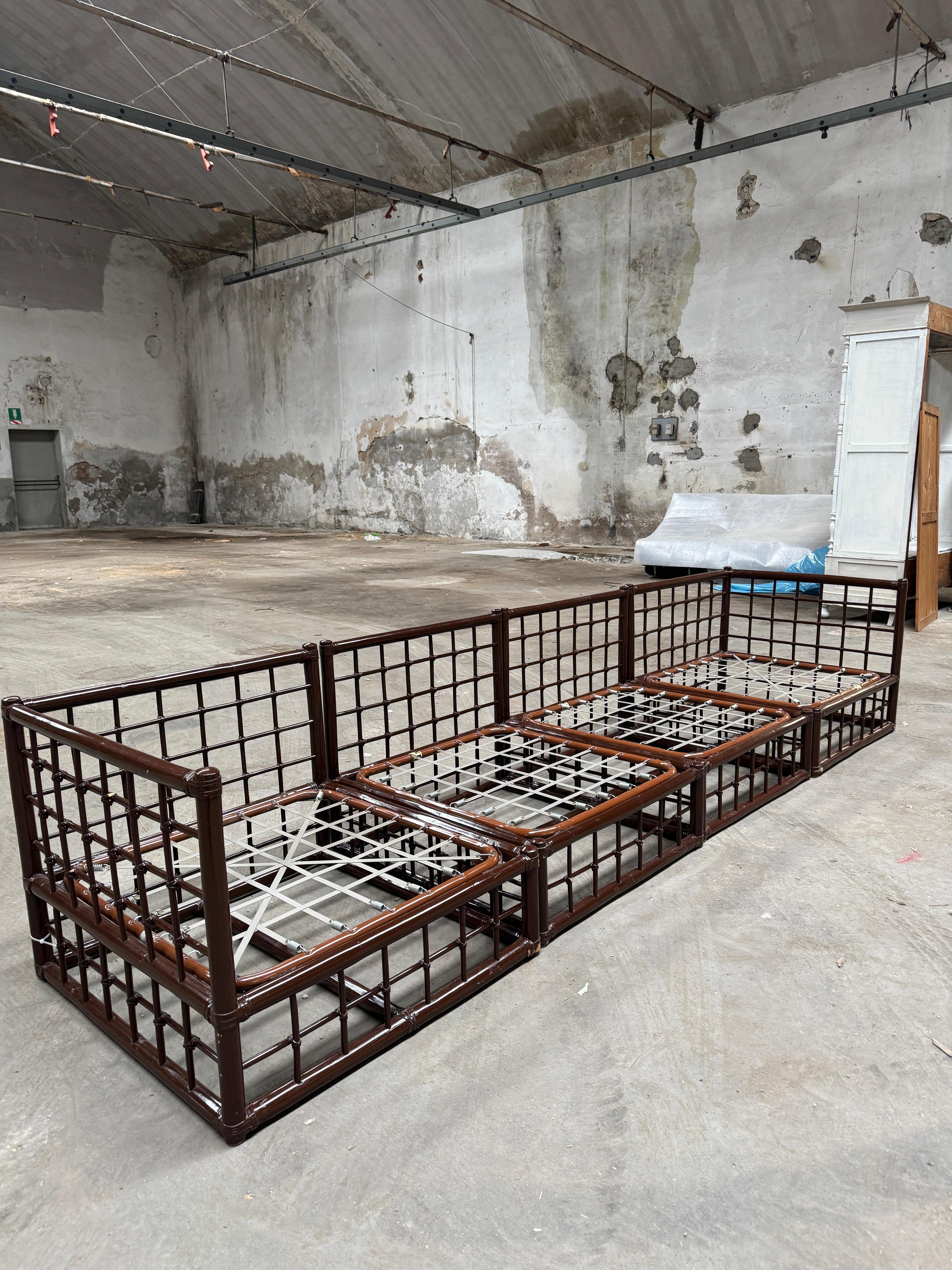 Mid-Century Modern Italian Living Room Set in  the style of Afra & Tobia Scarpa For Sale 5