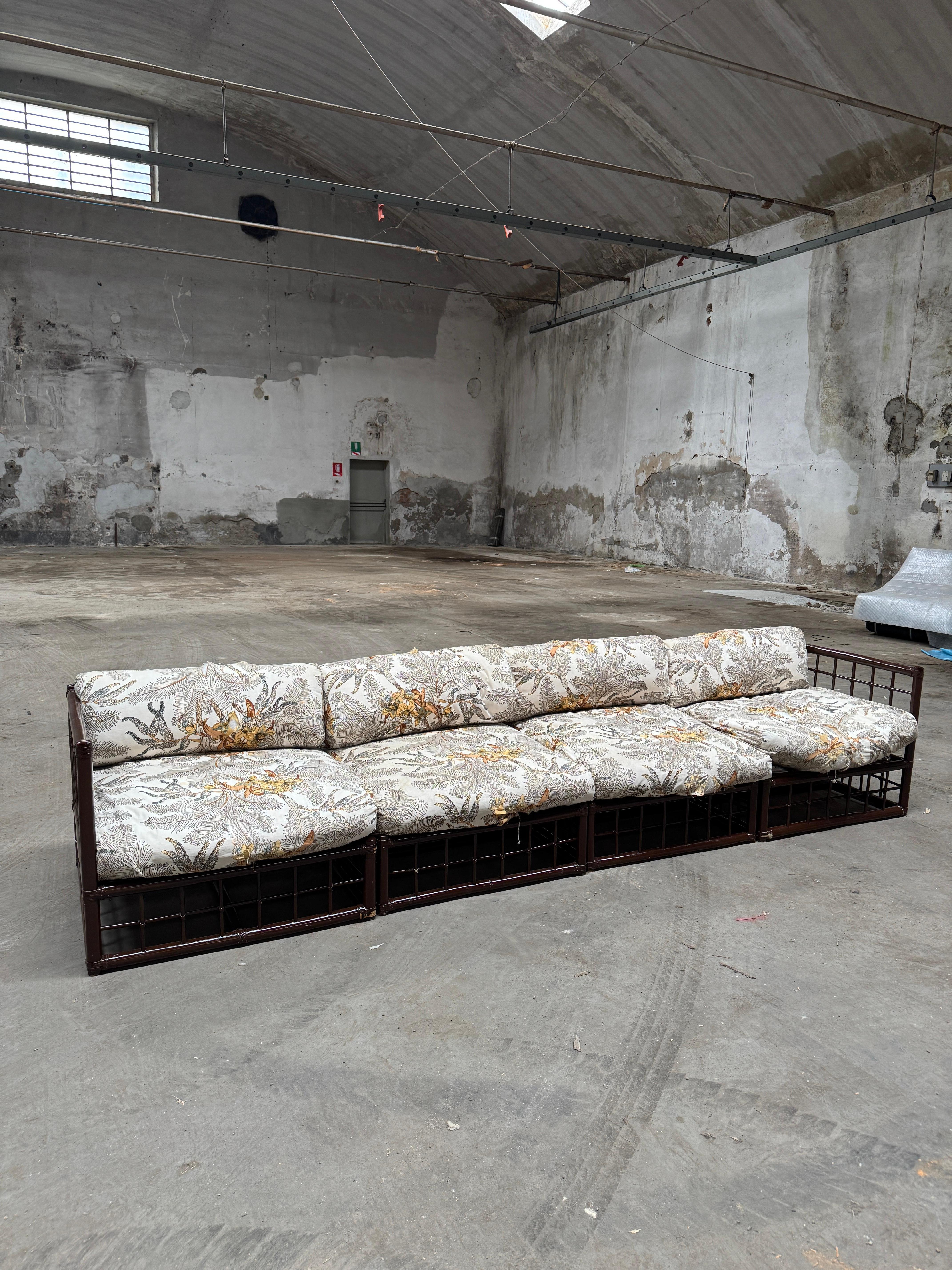 Fabric Mid-Century Modern Italian Living Room Set in  the style of Afra & Tobia Scarpa For Sale