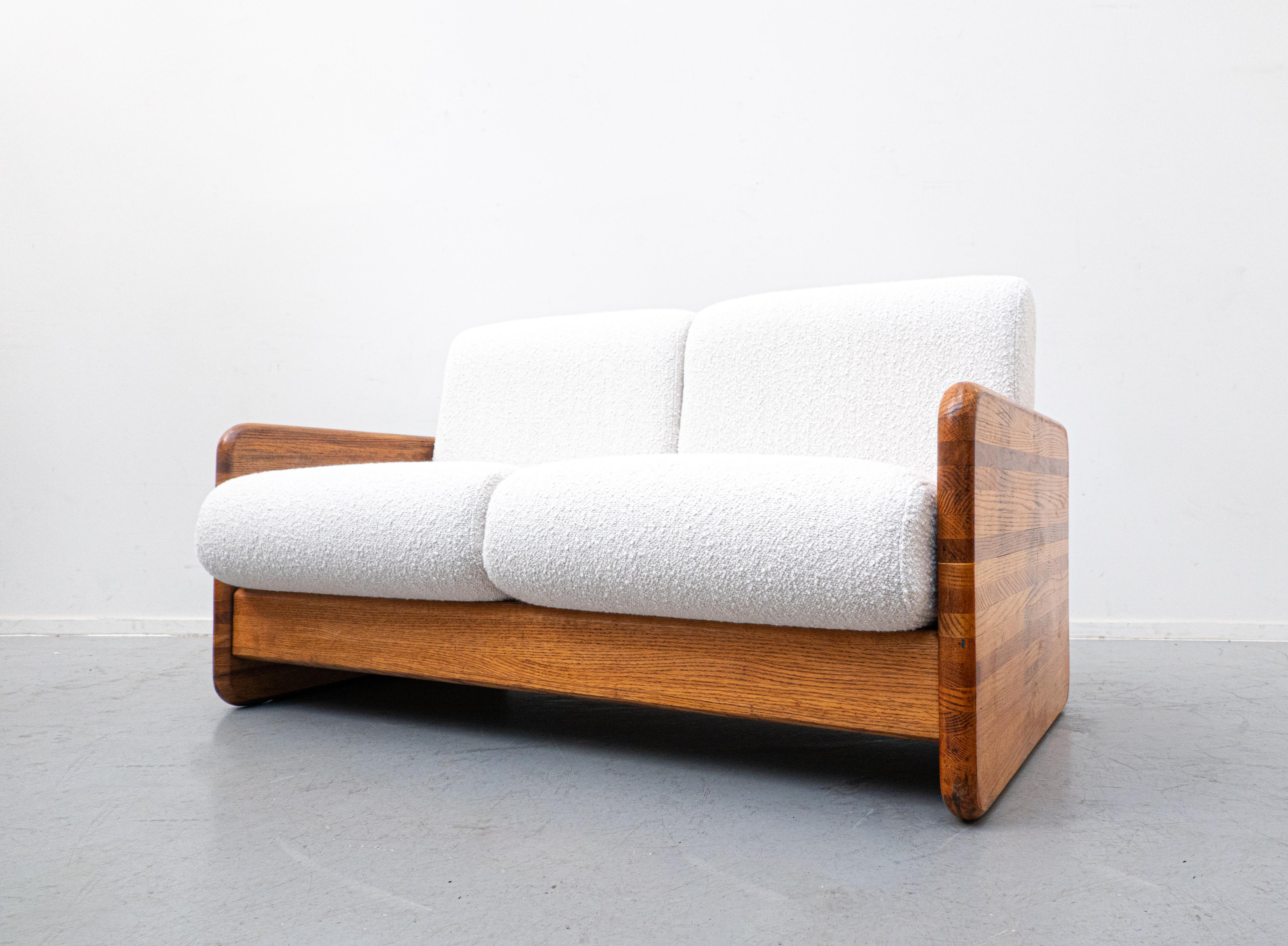 Mid-Century Modern Italian Living Room Set, White boucle and Oak, 1960s For Sale 2