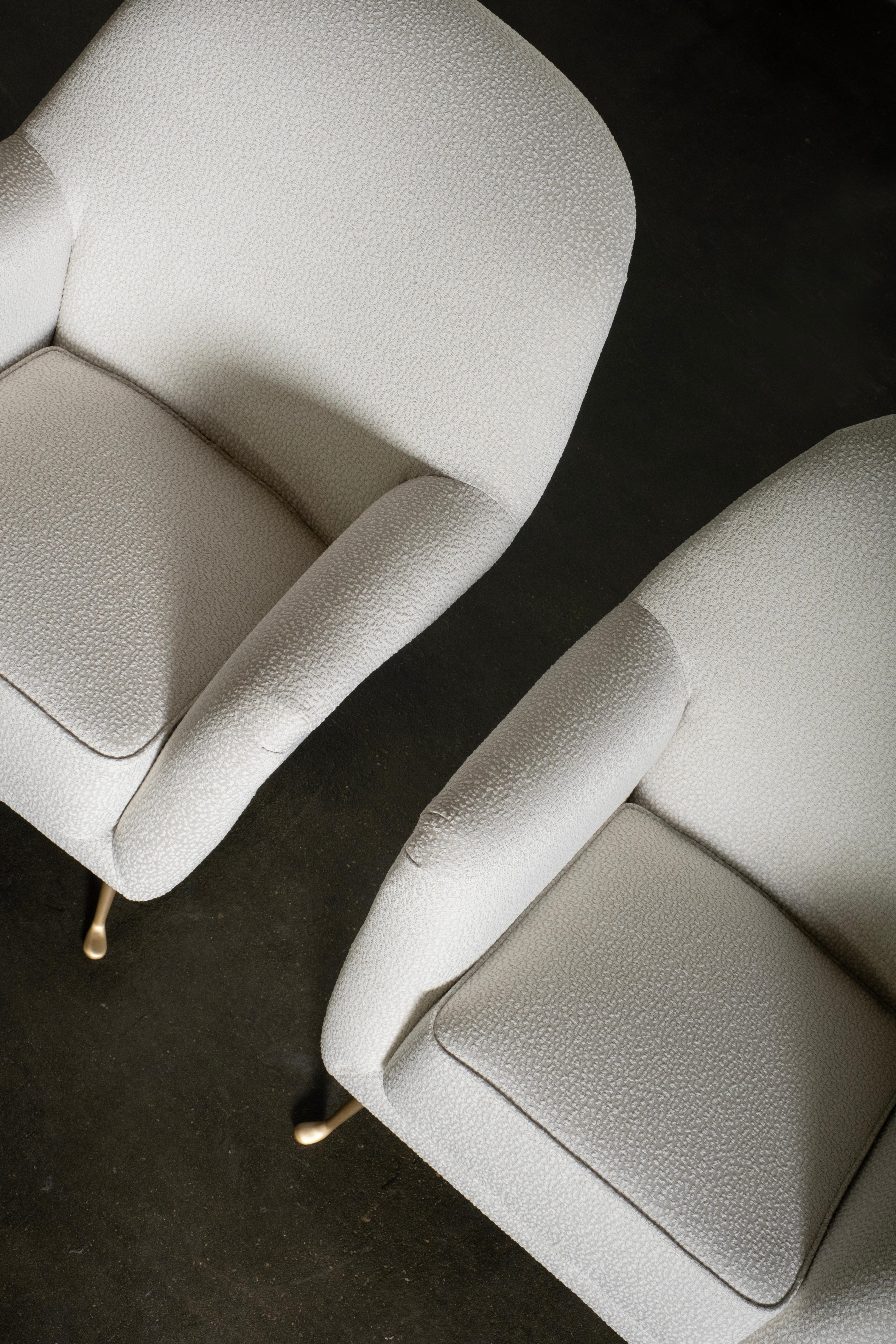 Collectible Vintage Italian armchair anonymous designer in the 1960's.

This iconic design piece has been completely restored from the frame and special stainless steel legs to a complete new upholstery. Restoration performed in 2025.

Such pieces