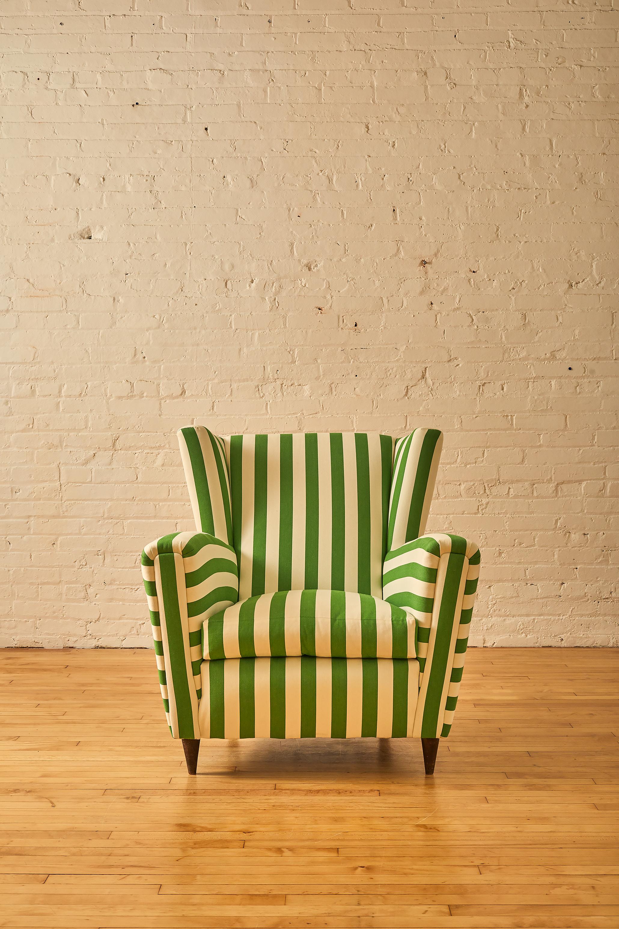 Mid century modern Italian lounge chair.

