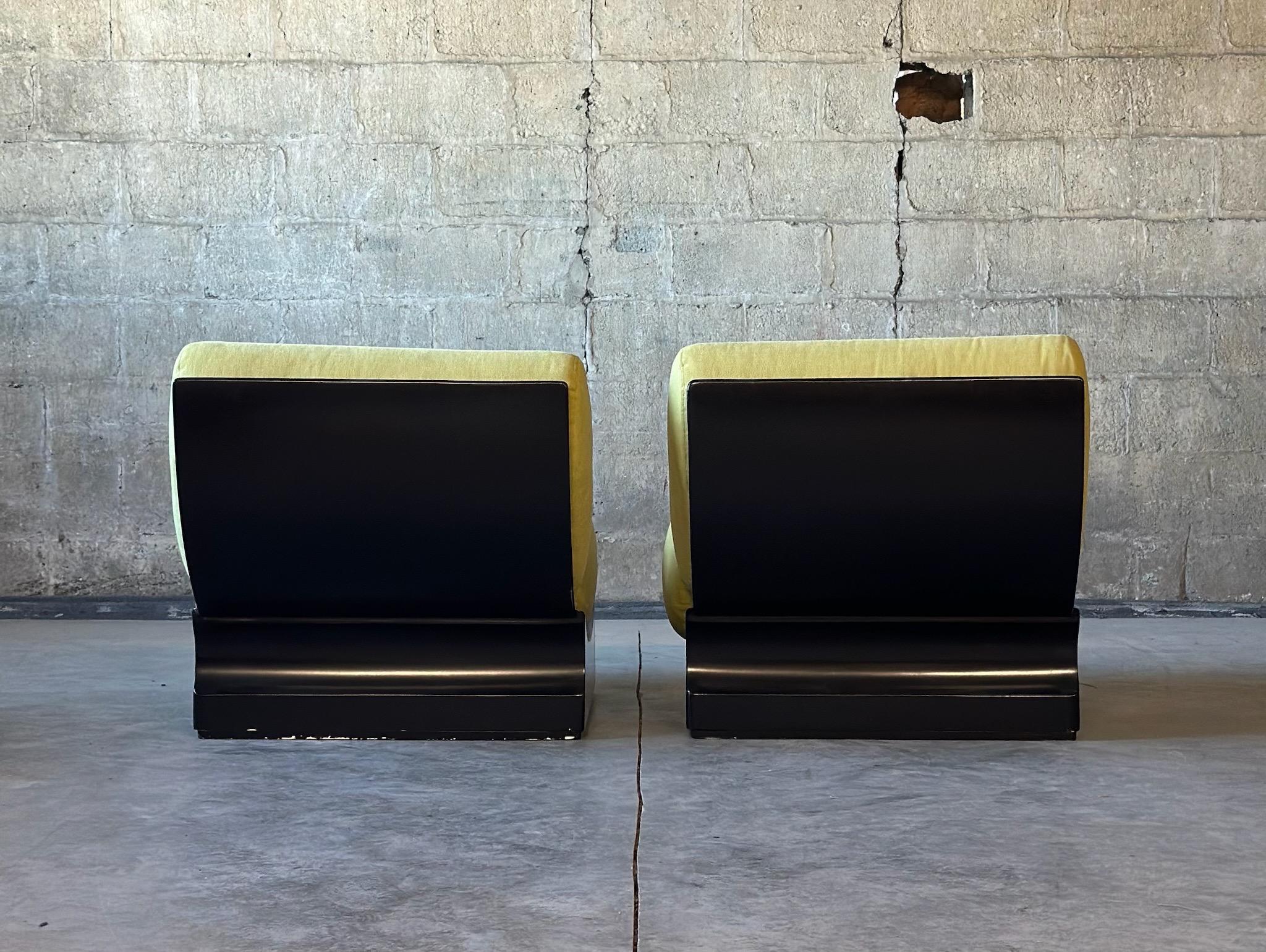 Mid-Century Modern Italian Lounge Chairs In Good Condition In Hudson, NY