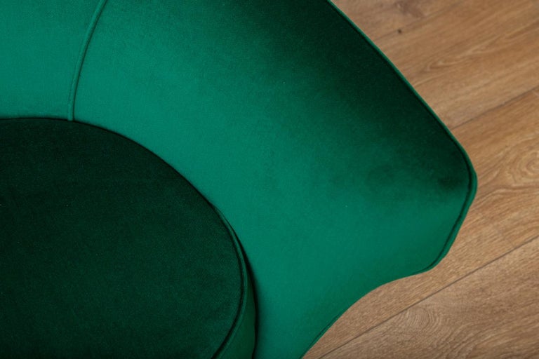 Mid-Century Modern Italian Lounge Chairs in Emerald Green Velvet For Sale 2