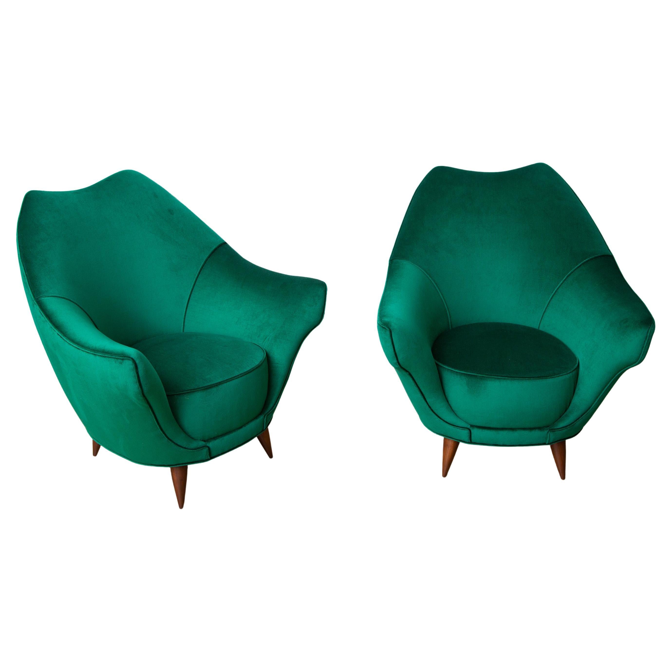 Paire de fauteuils de salon italiens modernes du milieu du siècle dernier en velours vert émeraude
