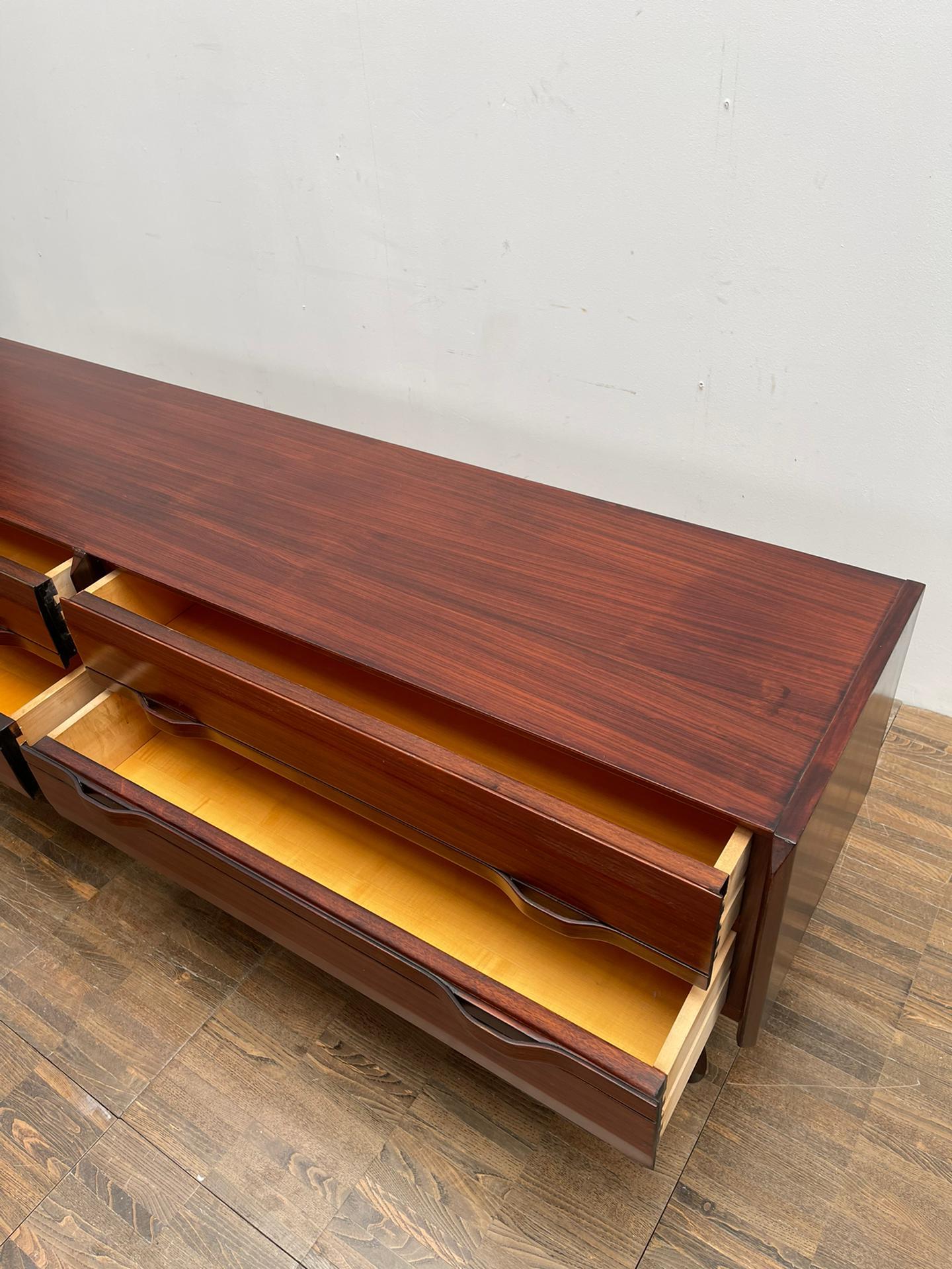Mid-Century Modern Italian Low Wooden Credenza, with four Drawers For Sale 3