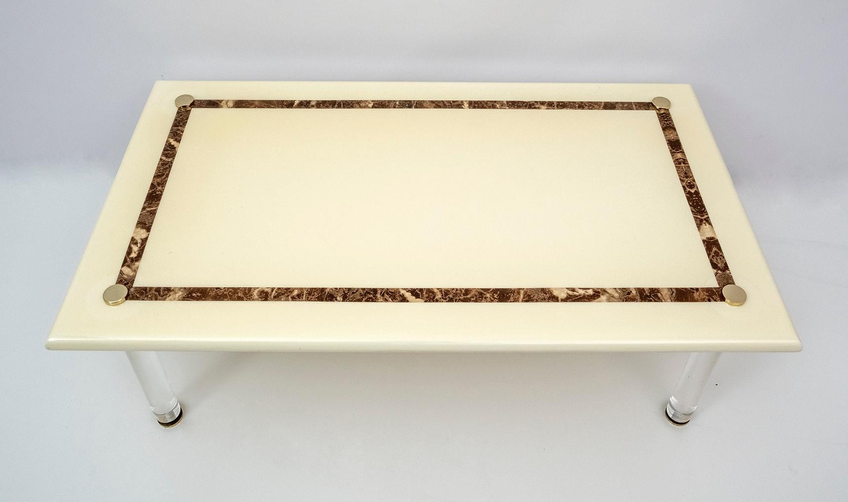 Mid-Century Modern Italian Lucite and Lacquer Coffee Table, 1970s For Sale 1