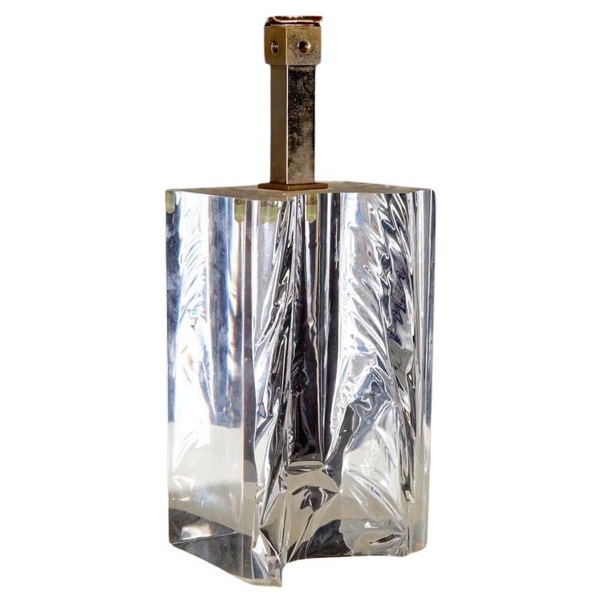Striking Mid Century Modern fractured Lucite prism table lamp, circa 1970's.  This sculptural geometric form Modernist lamp features a thick carved clear Lucite block resembling a cube of ice that refracts light beautifully.  Original French-Style