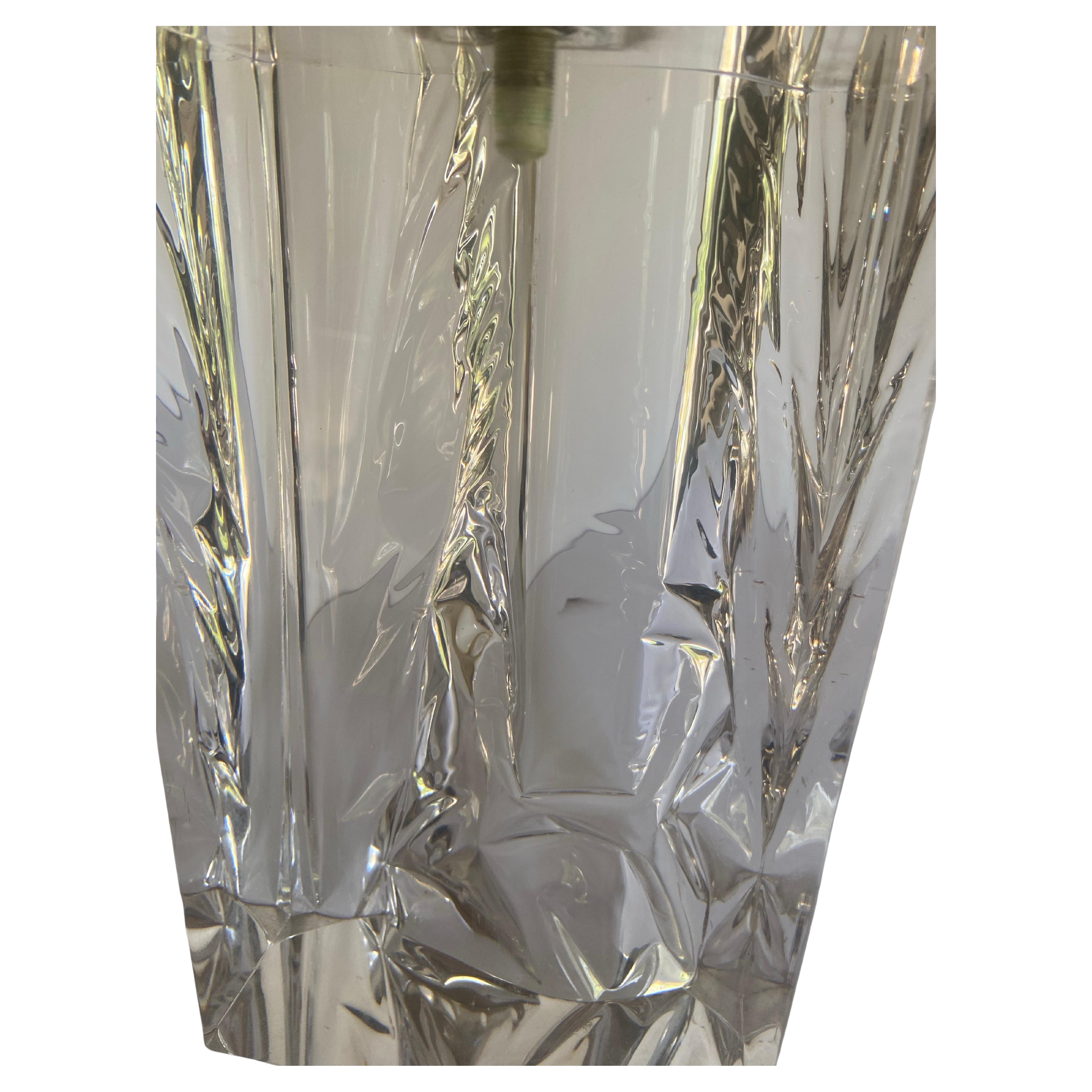 Mid Century Modern Italian Lucite Ice Table Lamp In Good Condition For Sale In Lambertville, NJ
