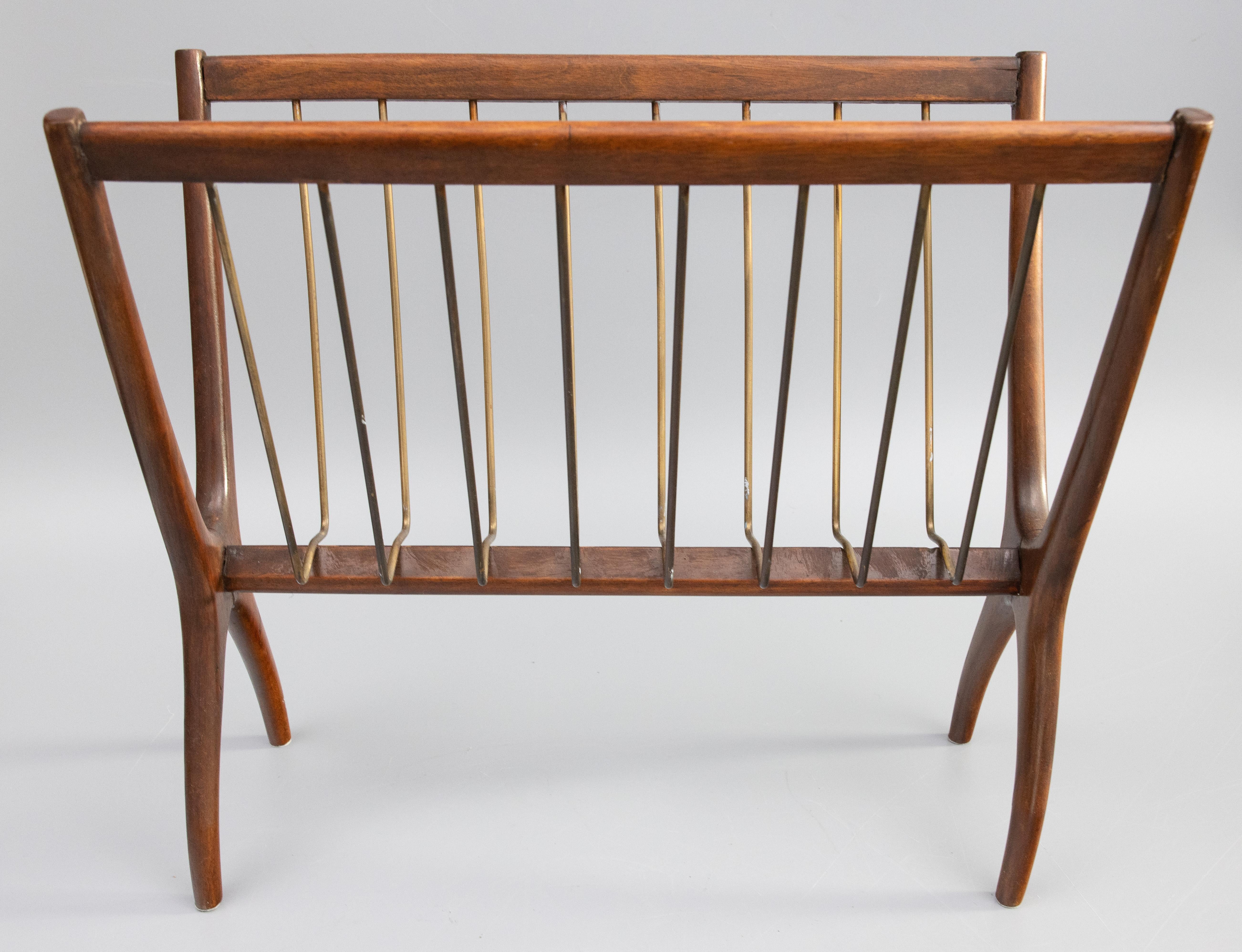 A stylish Mid-Century Modern mahogany and brass magazine rack, original from Italy, circa 1950. It has a fabulous sleek and organic design, perfect for storing magazines or books. Other designers working in the organic style include Carlo Mollino,