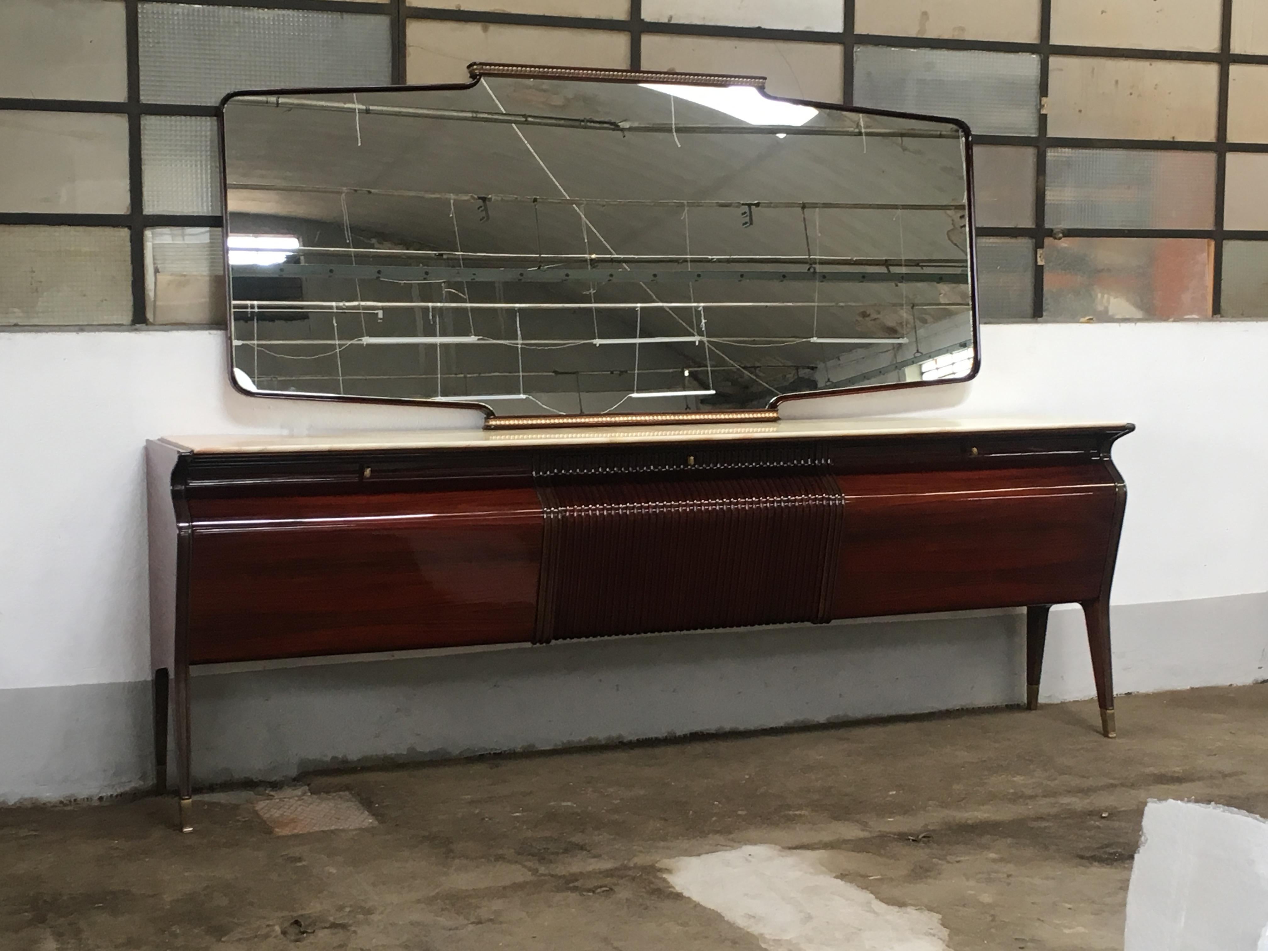 Mid-Century Modern Italian Mahogany Sideboard with Mirror by Osvaldo Borsani In Good Condition For Sale In Prato, IT