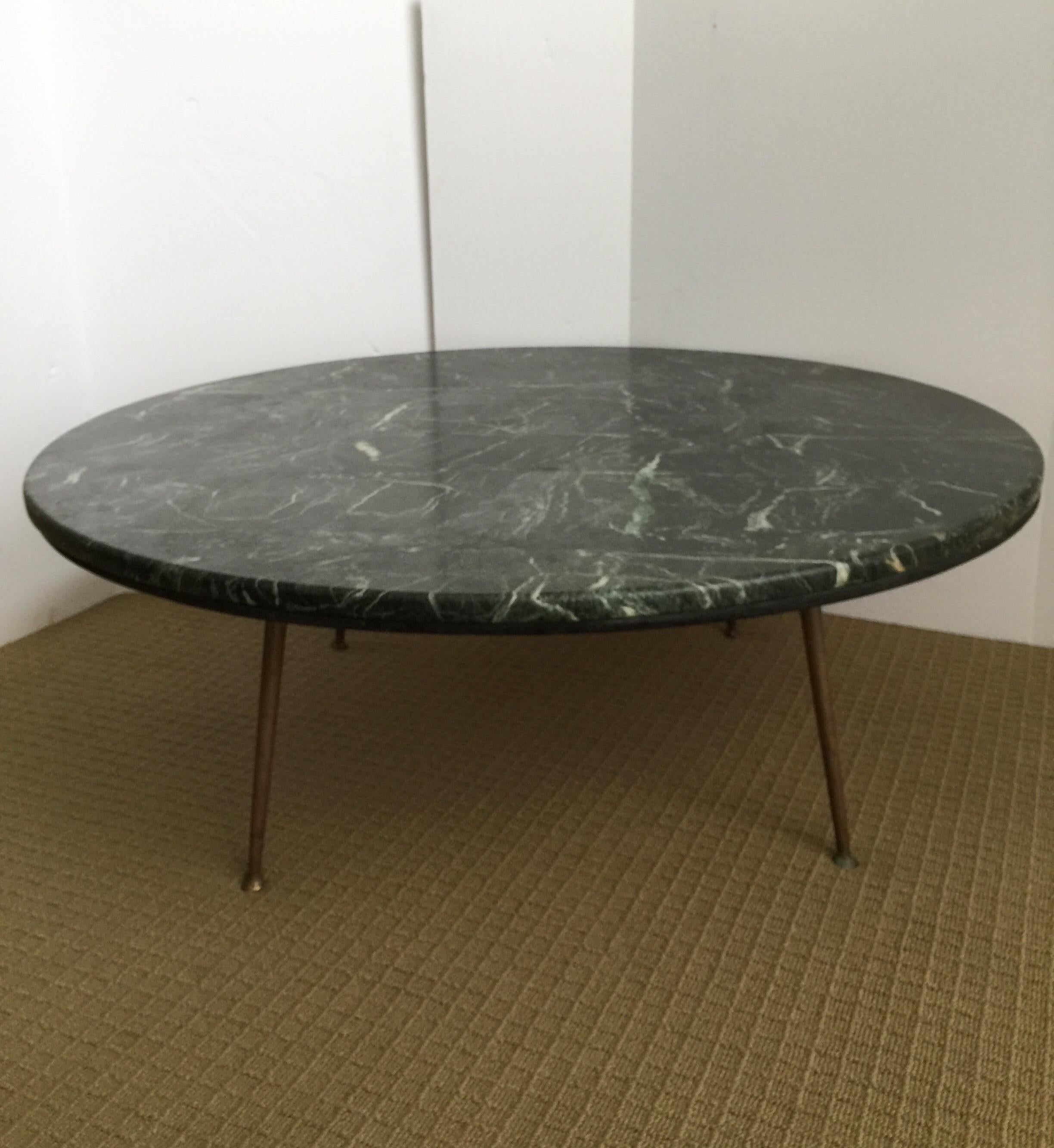 Mid-Century Modern Italian Marble and Brass Round Coffee Cocktail Table In Good Condition In Lambertville, NJ