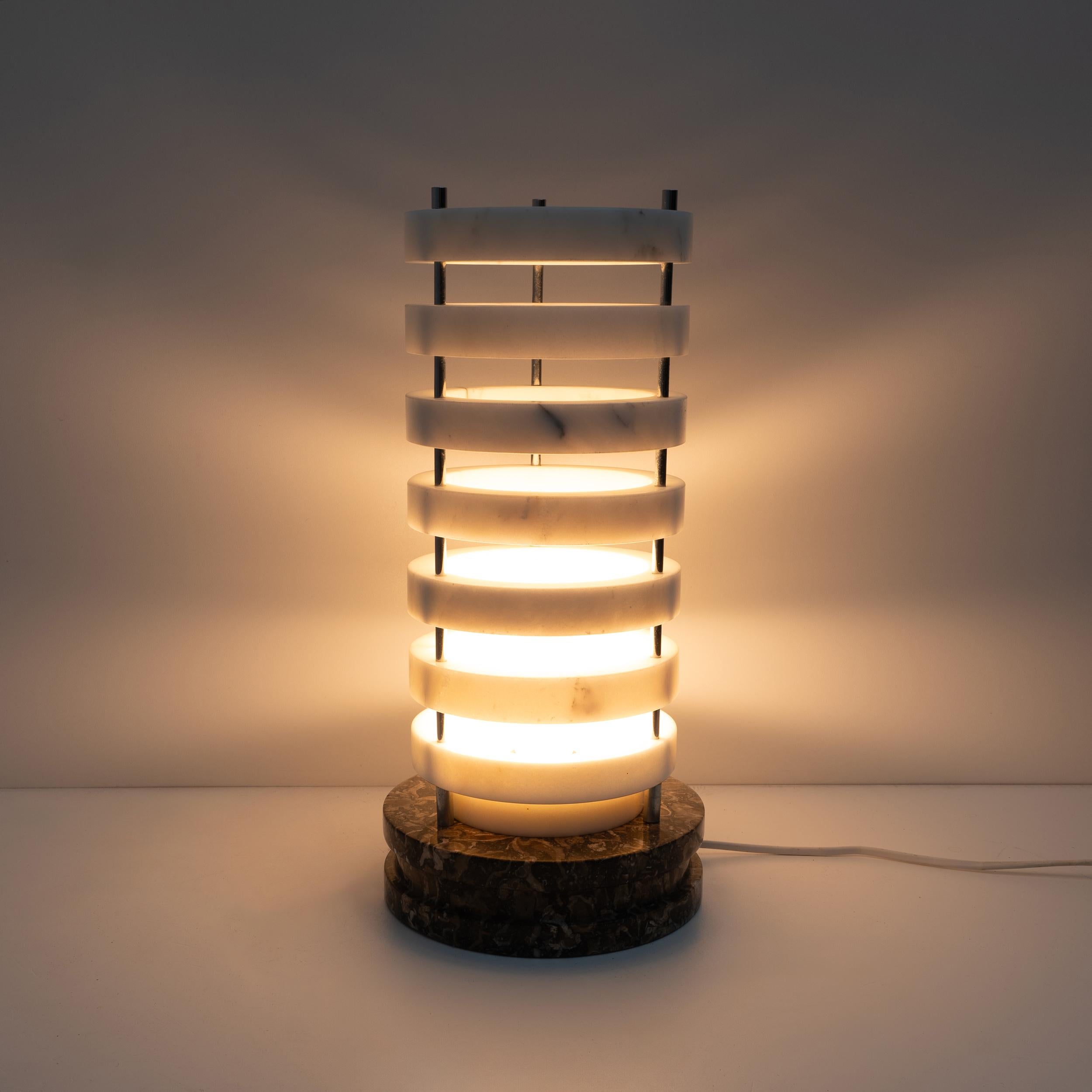 Mid-Century Modern Lampe de table italienne en marbre mi-siècle moderne, années 1960 en vente